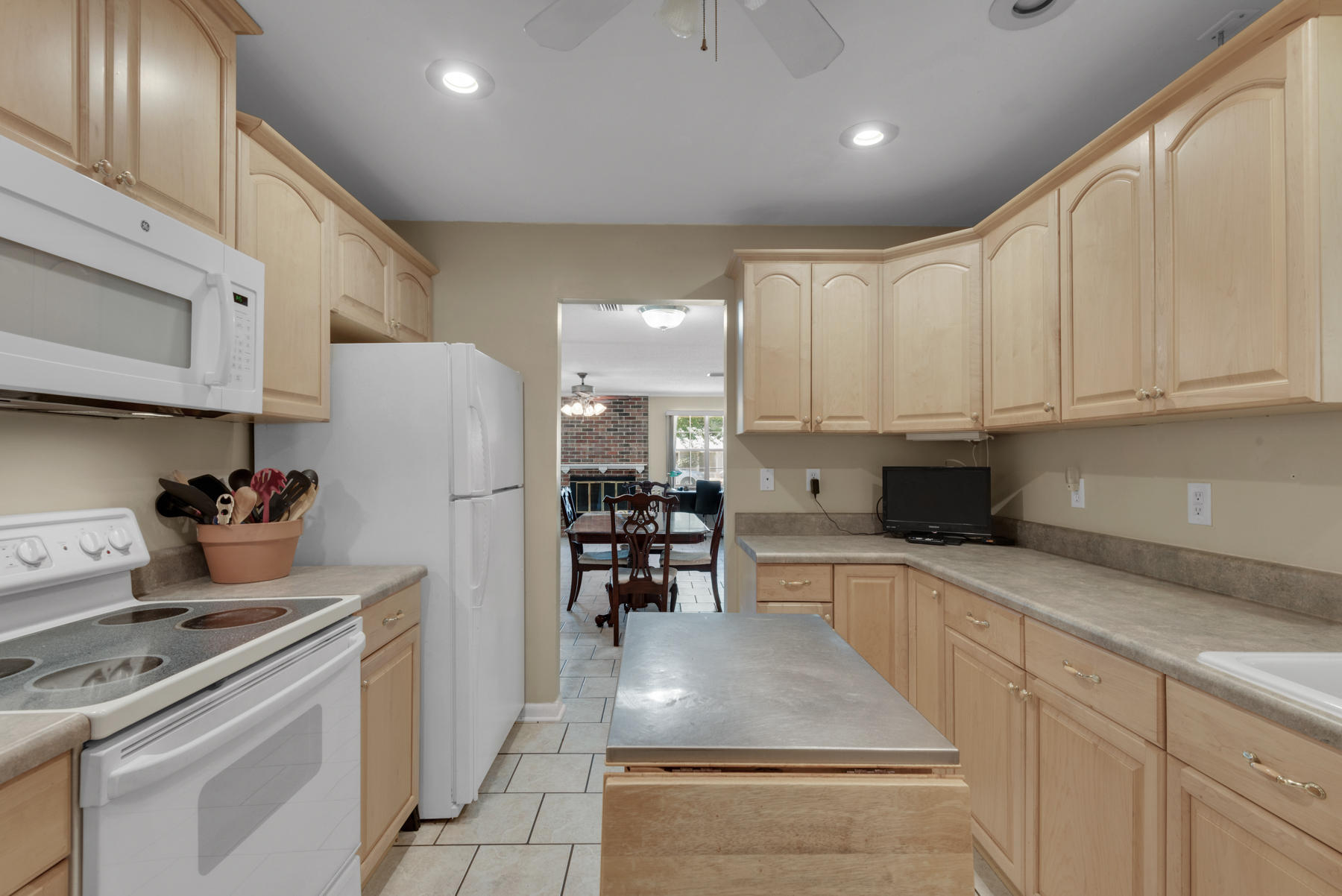 PINEWOOD ESTATES - Residential