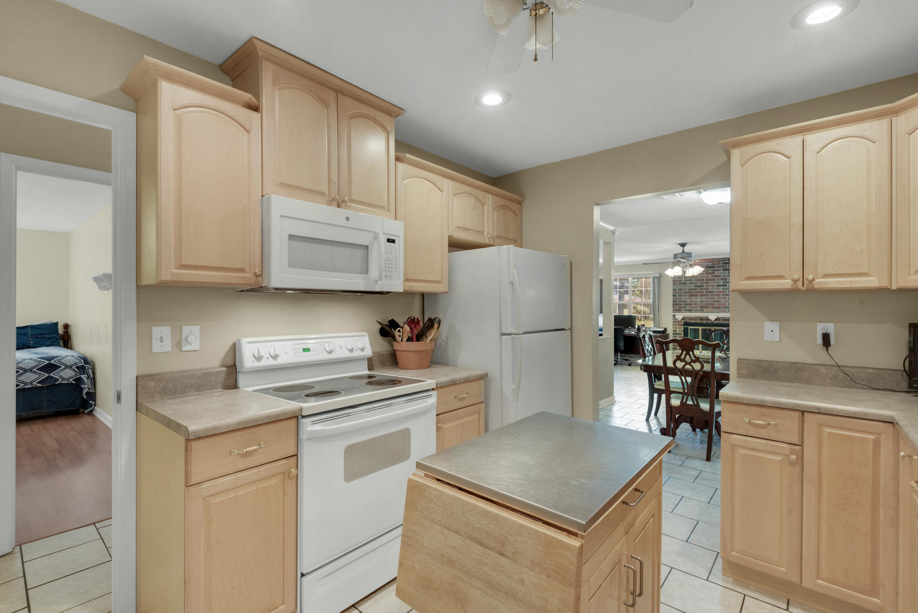 PINEWOOD ESTATES - Residential