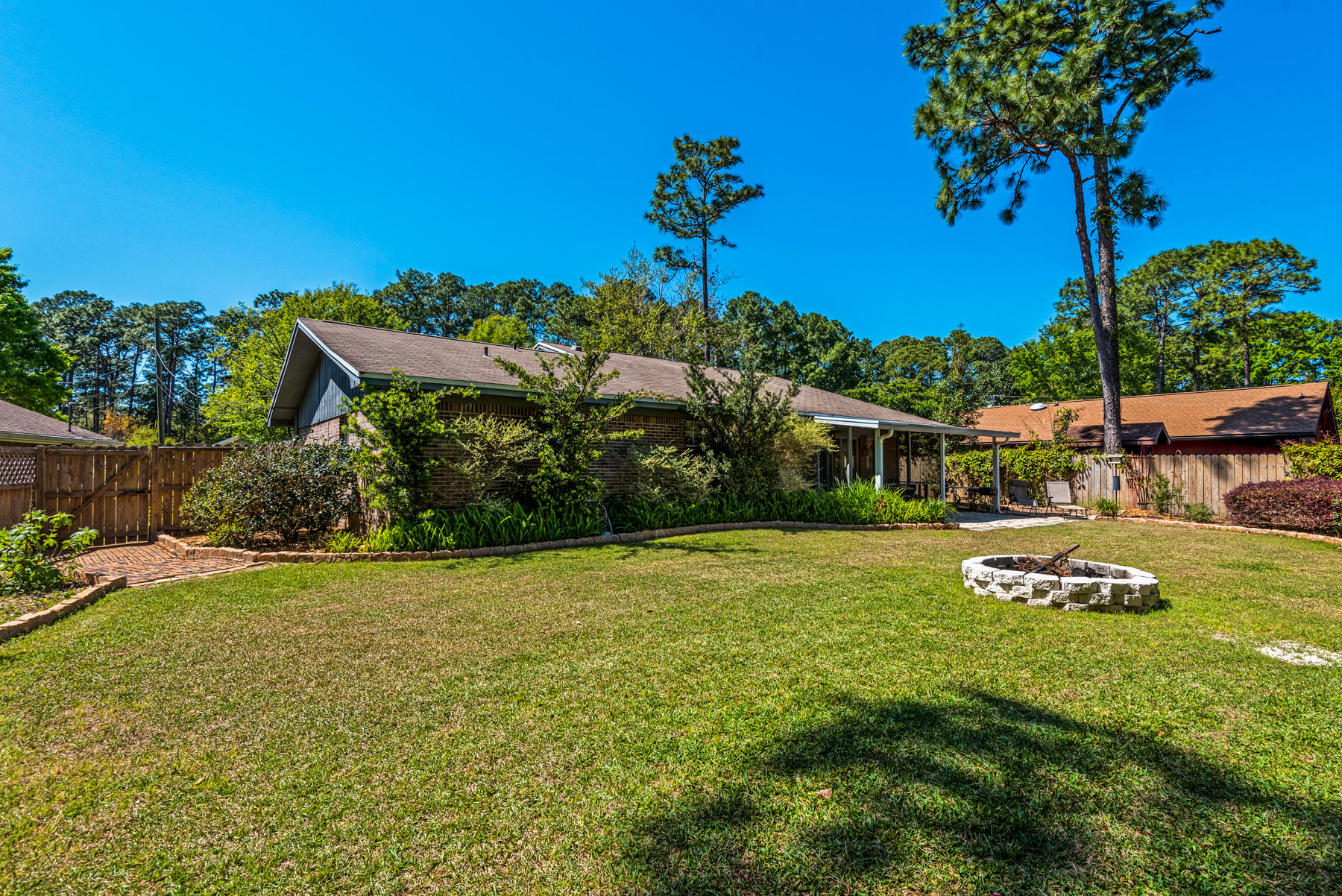 PINEWOOD ESTATES - Residential