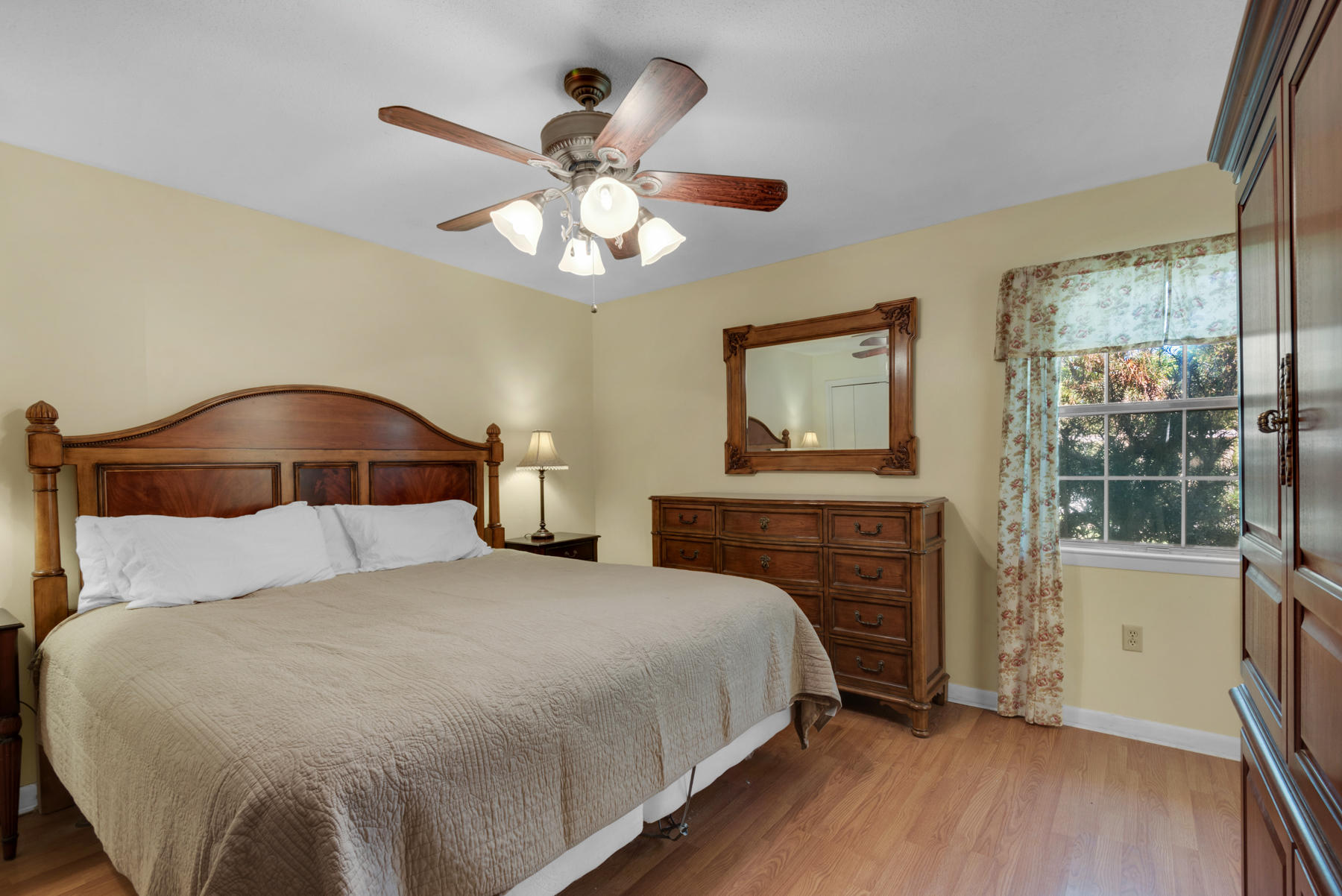 PINEWOOD ESTATES - Residential