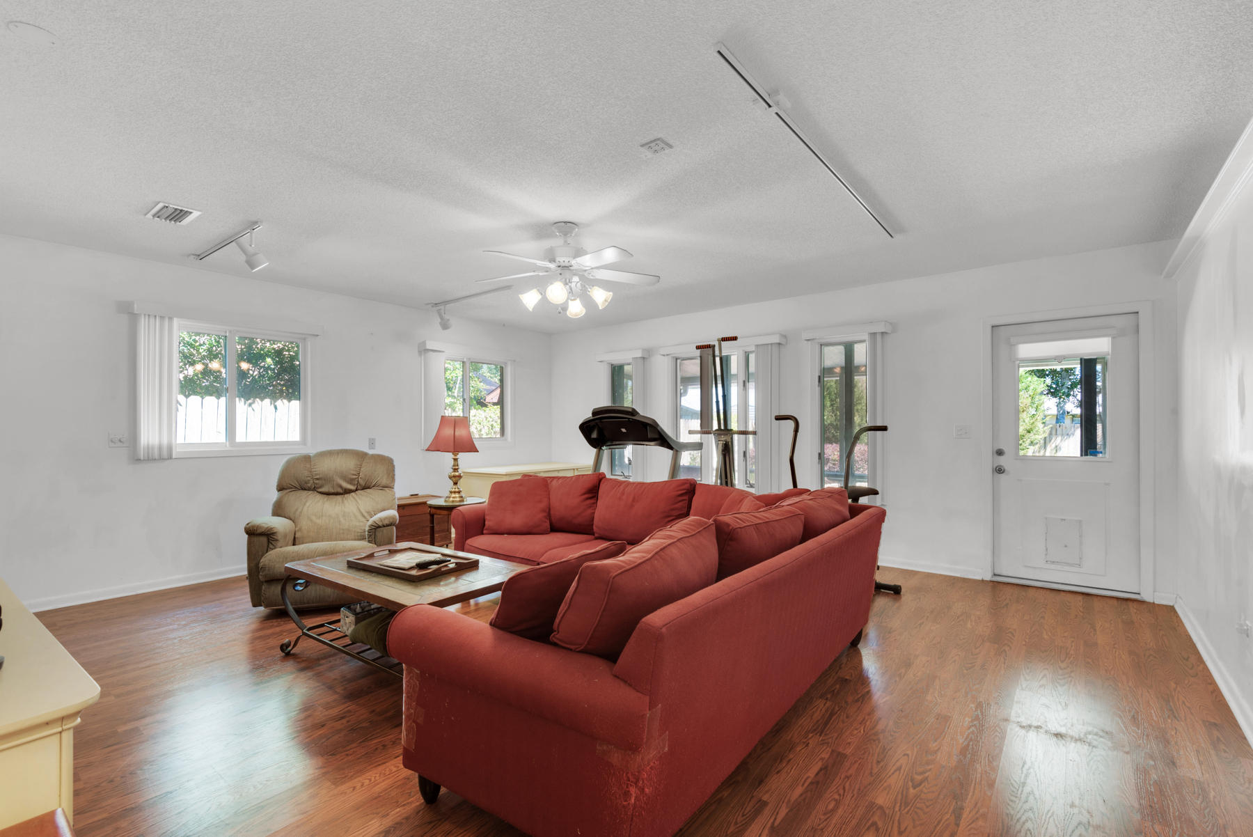 PINEWOOD ESTATES - Residential