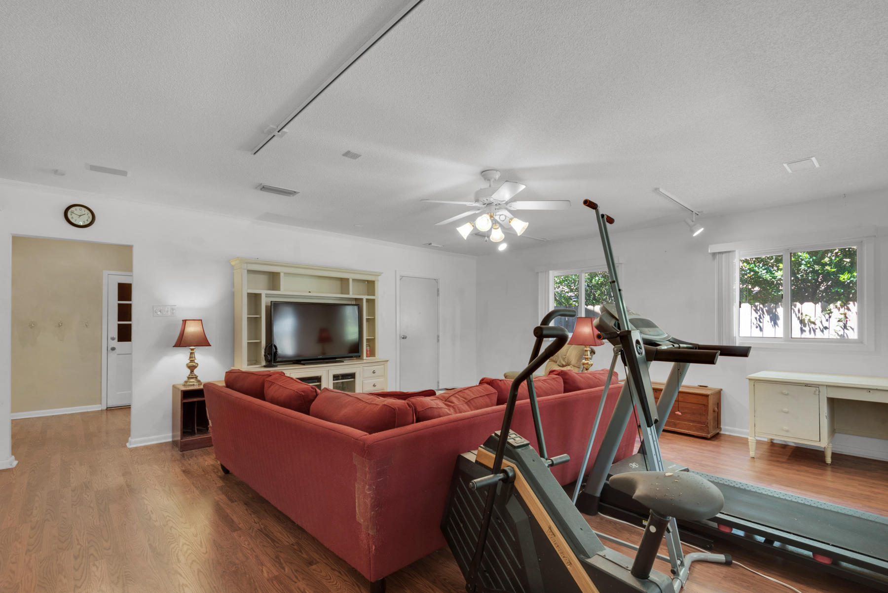 PINEWOOD ESTATES - Residential