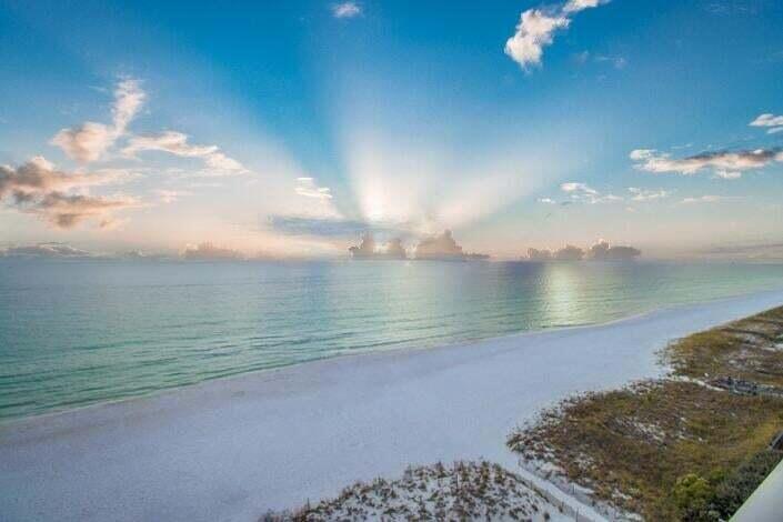 Pelican Beach Resort - Residential