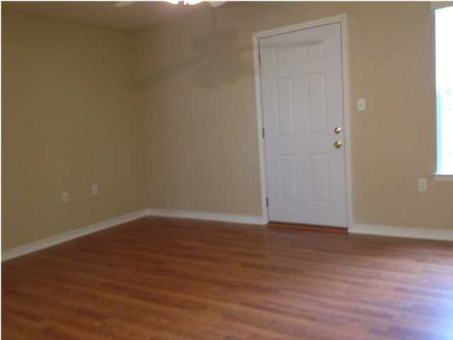 OAK PARK TOWNHOMES - Residential Lease