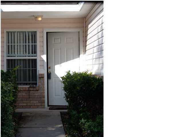 OAK PARK TOWNHOMES - Residential Lease