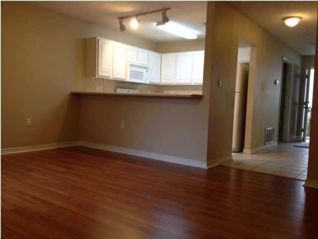 OAK PARK TOWNHOMES - Residential Lease