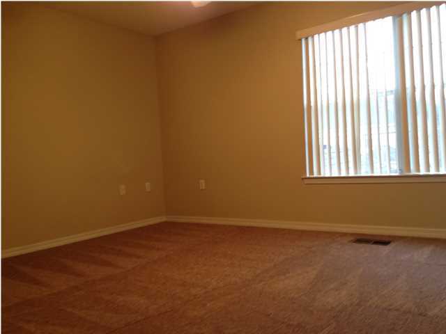 OAK PARK TOWNHOMES - Residential Lease