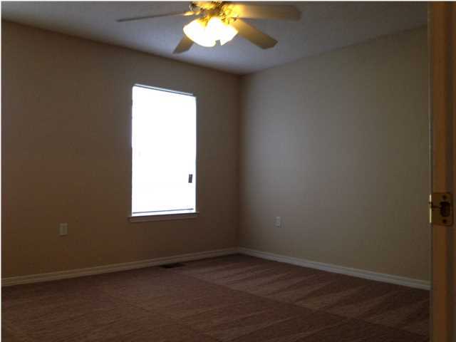 OAK PARK TOWNHOMES - Residential Lease