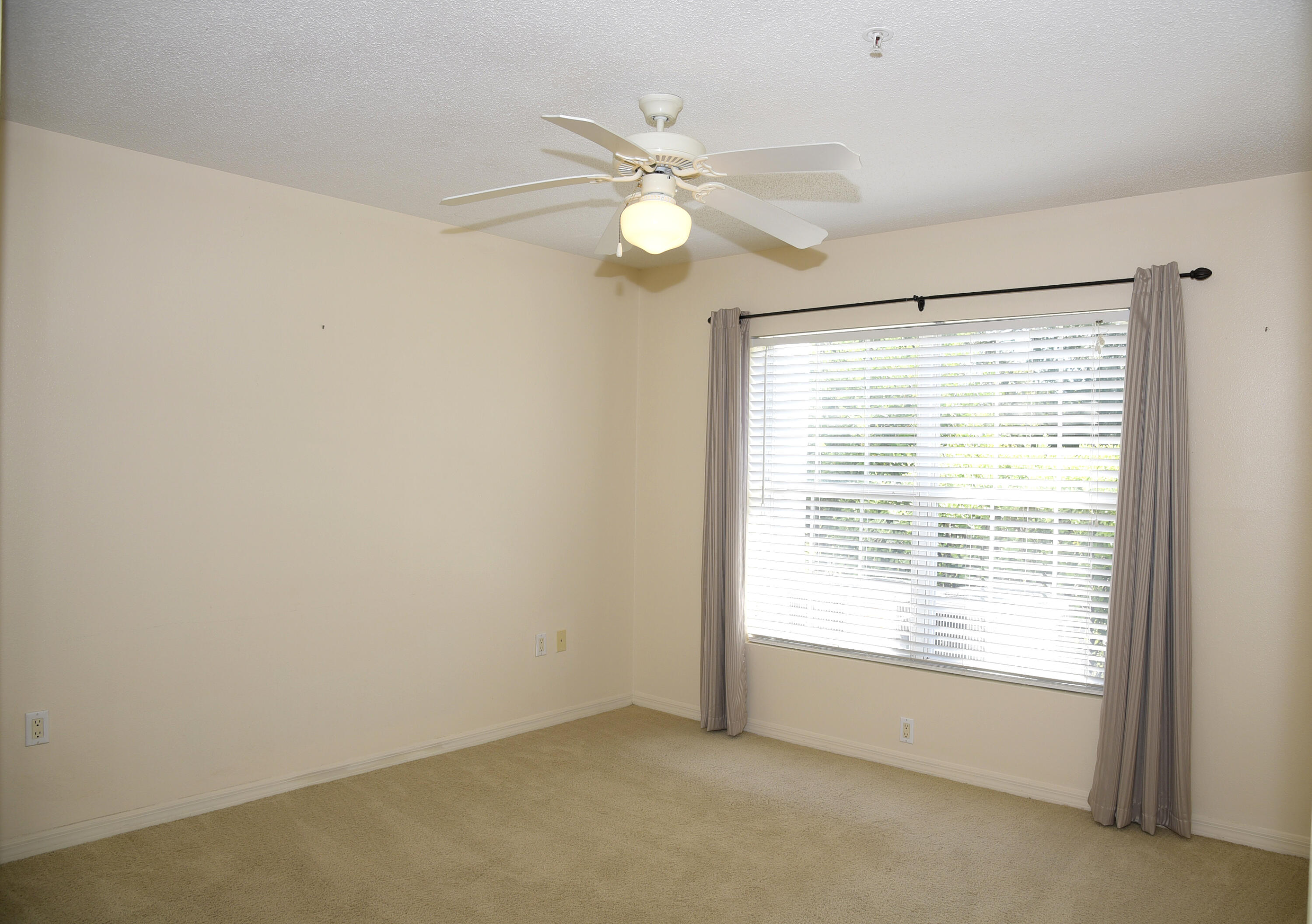 FLORIDA CLUB - Residential Lease