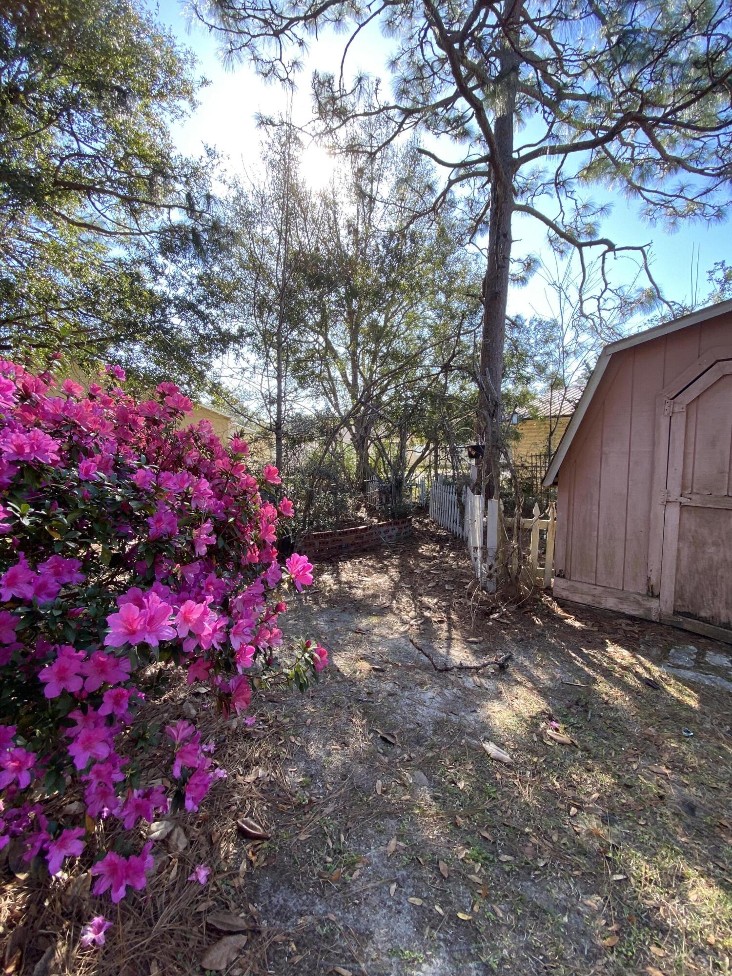 LAKEWOOD 1ST ADDN - Residential