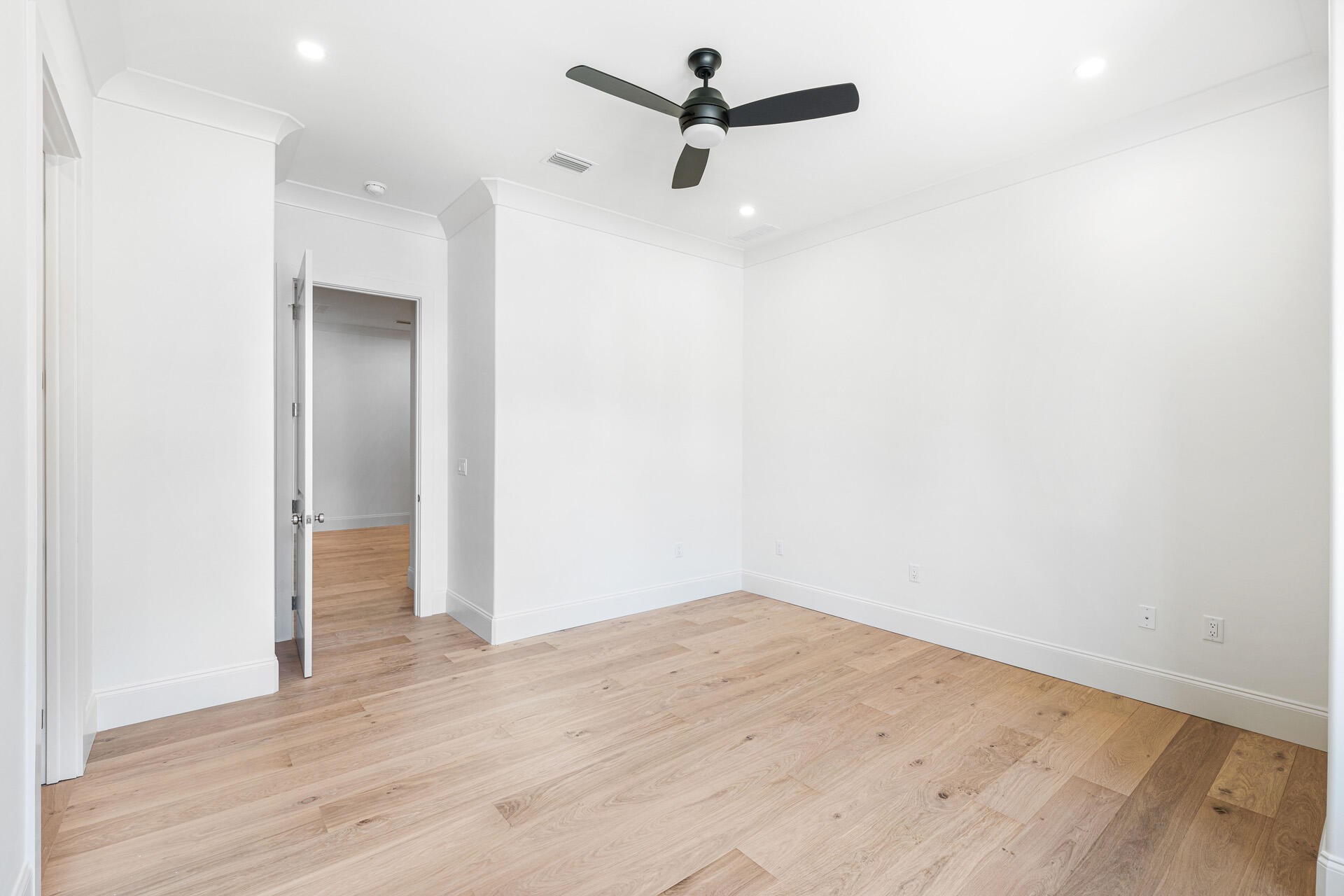 SECLUSION BAY - Residential