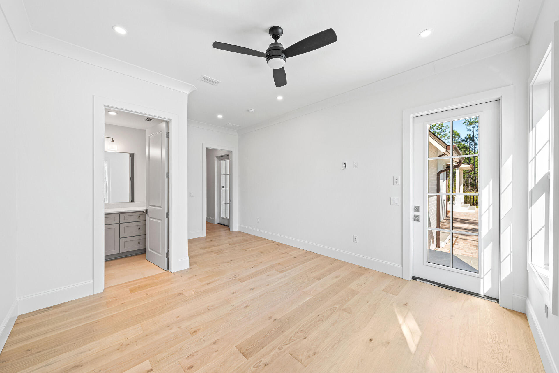 SECLUSION BAY - Residential