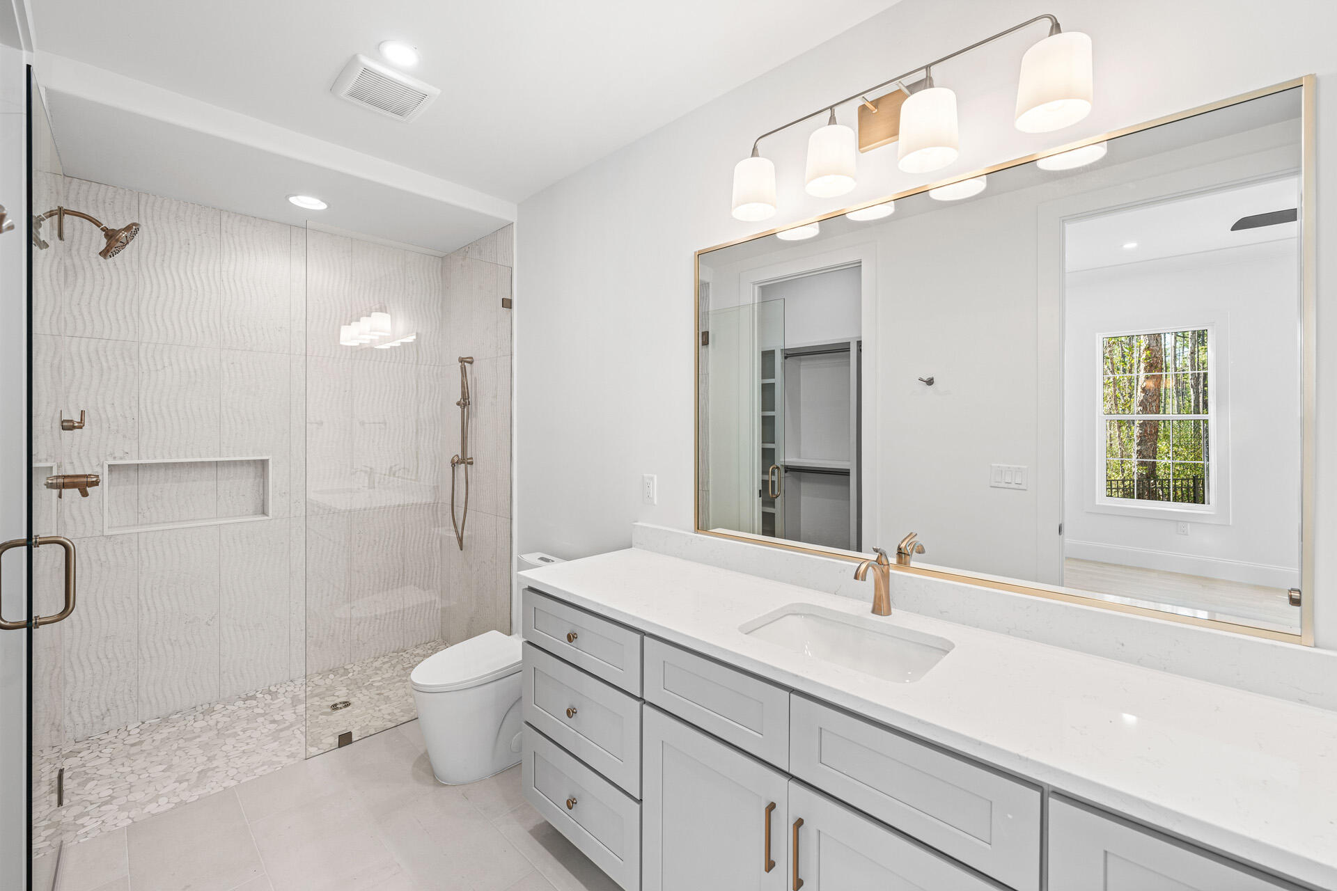 SECLUSION BAY - Residential