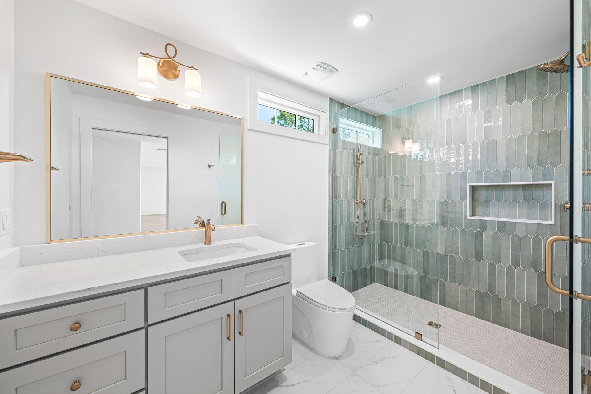 SECLUSION BAY - Residential