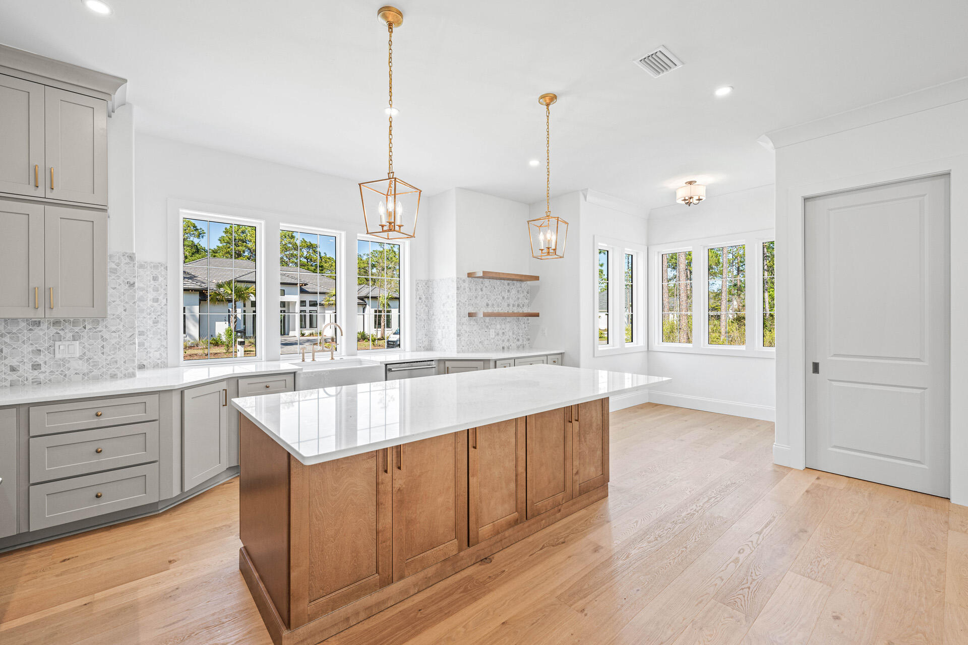 SECLUSION BAY - Residential