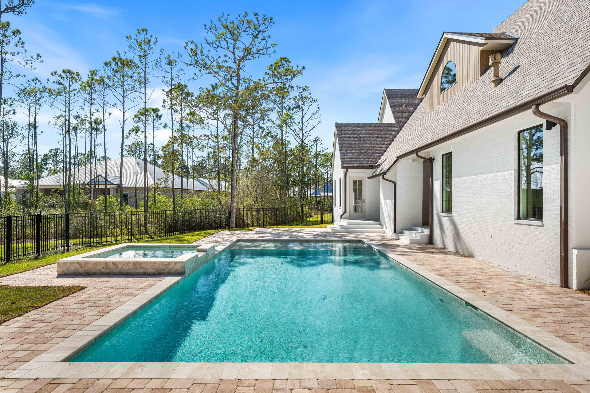 SECLUSION BAY - Residential