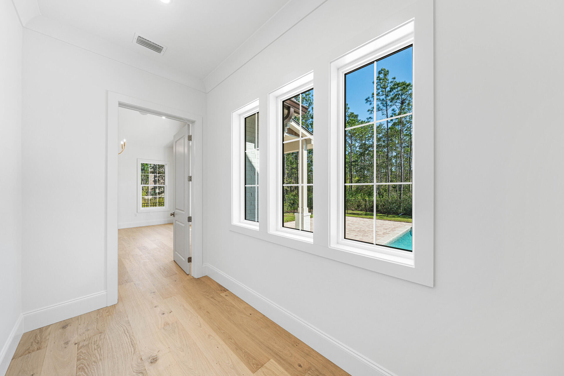 SECLUSION BAY - Residential