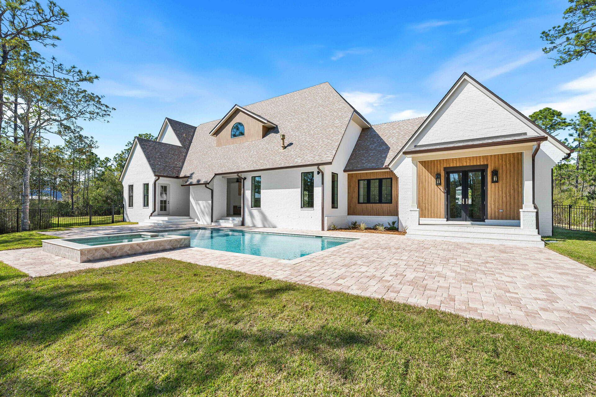 SECLUSION BAY - Residential