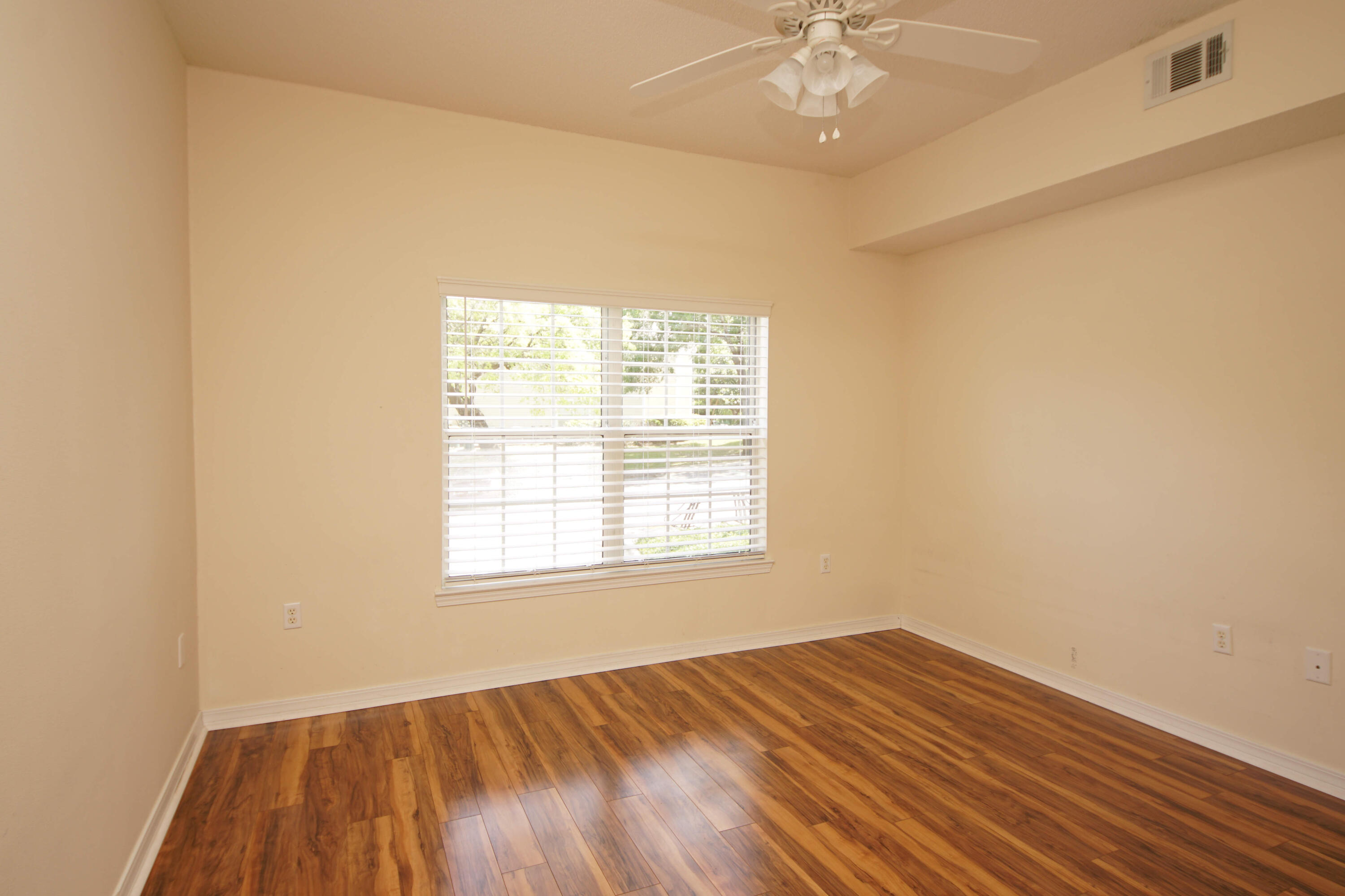 OAKS THE - Residential