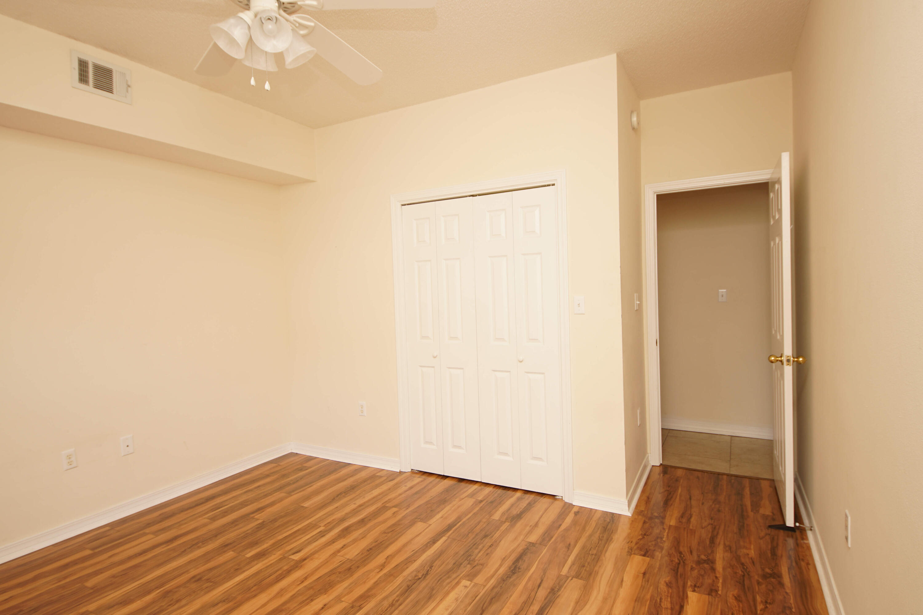 OAKS THE - Residential