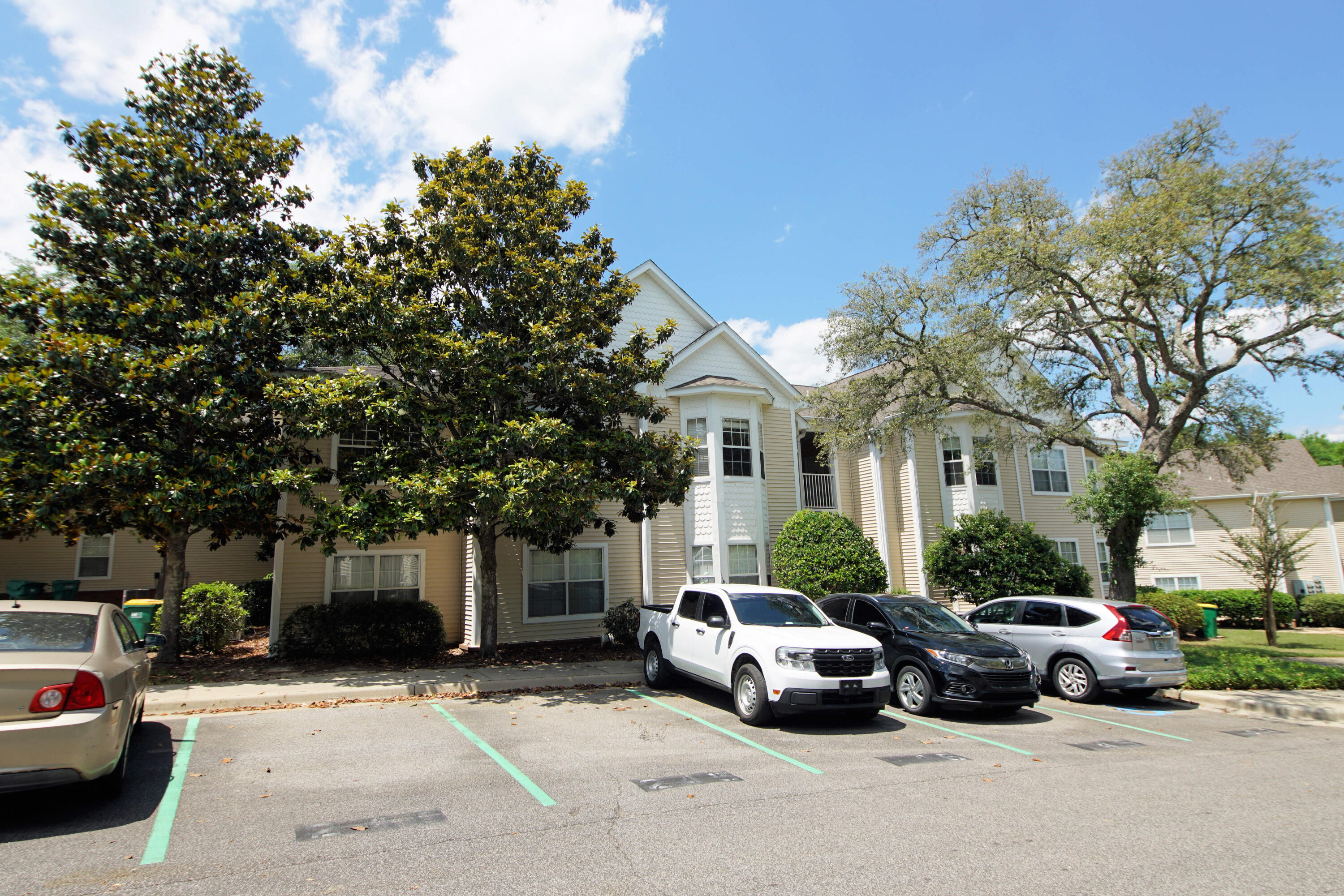 OAKS THE - Residential