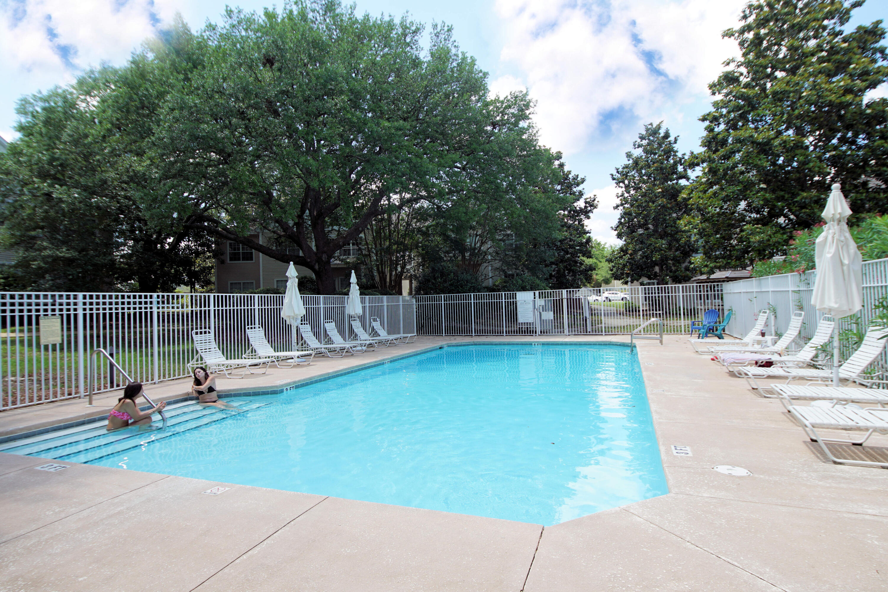 OAKS THE - Residential