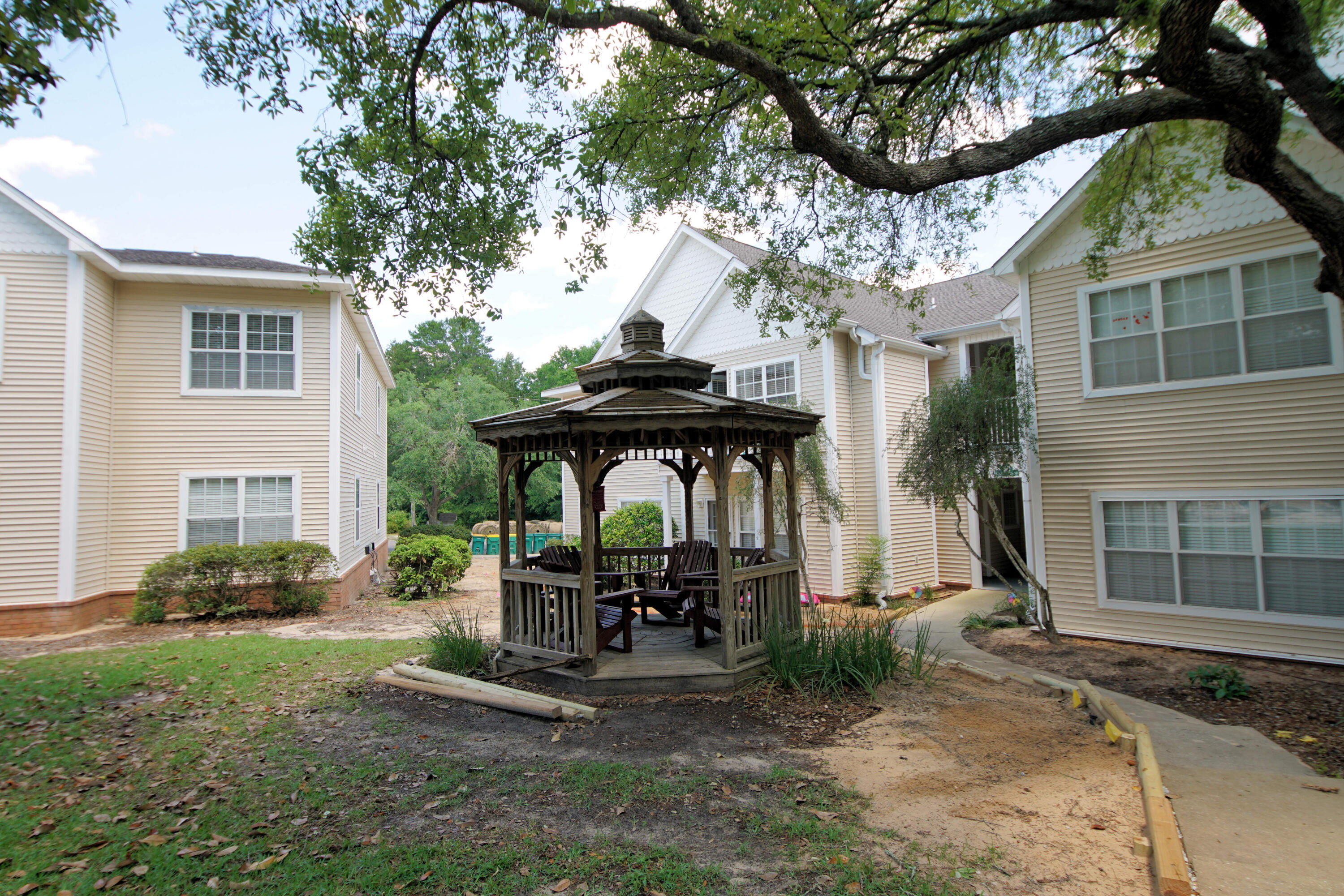 OAKS THE - Residential