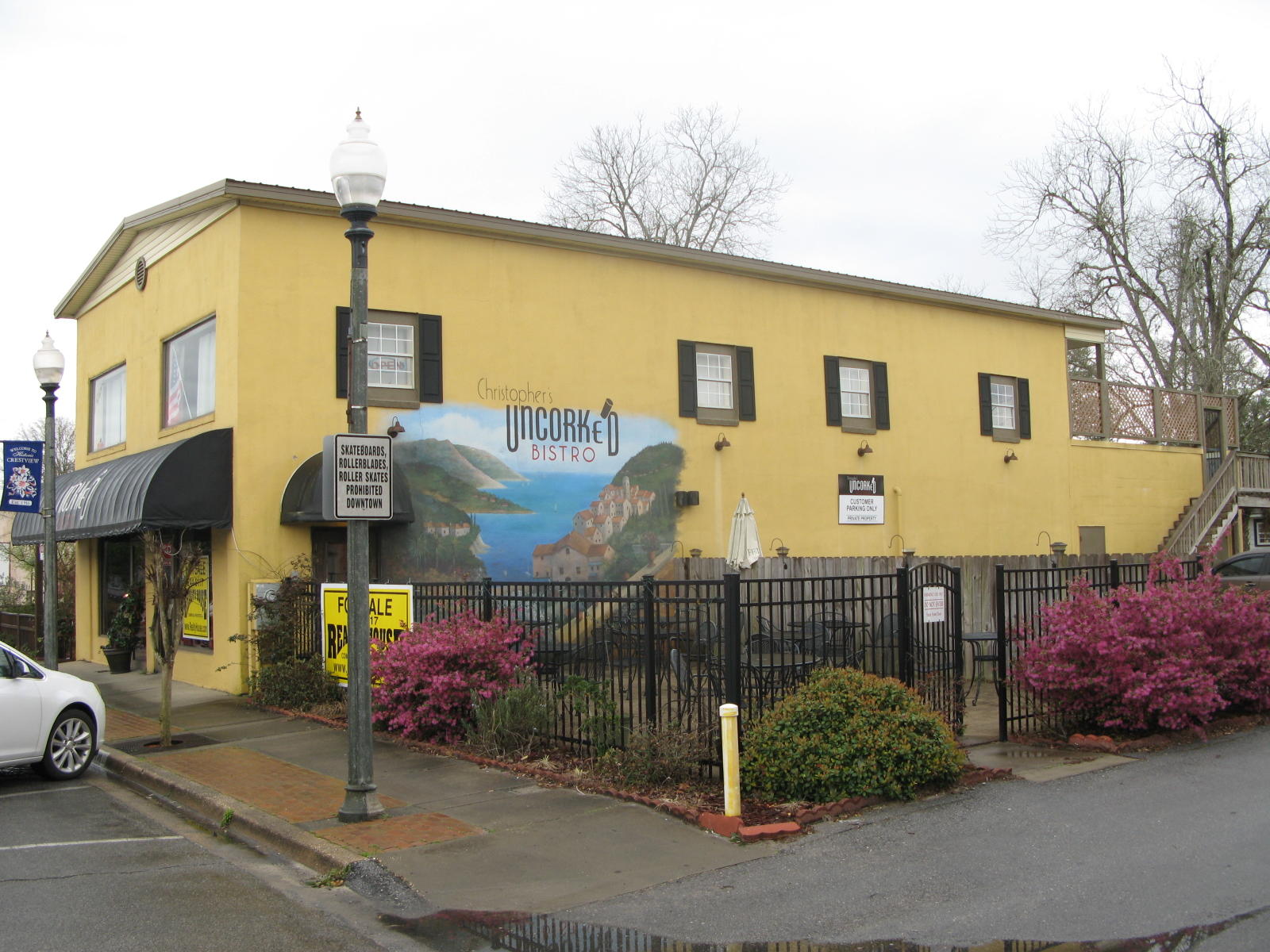 Main image without alt text