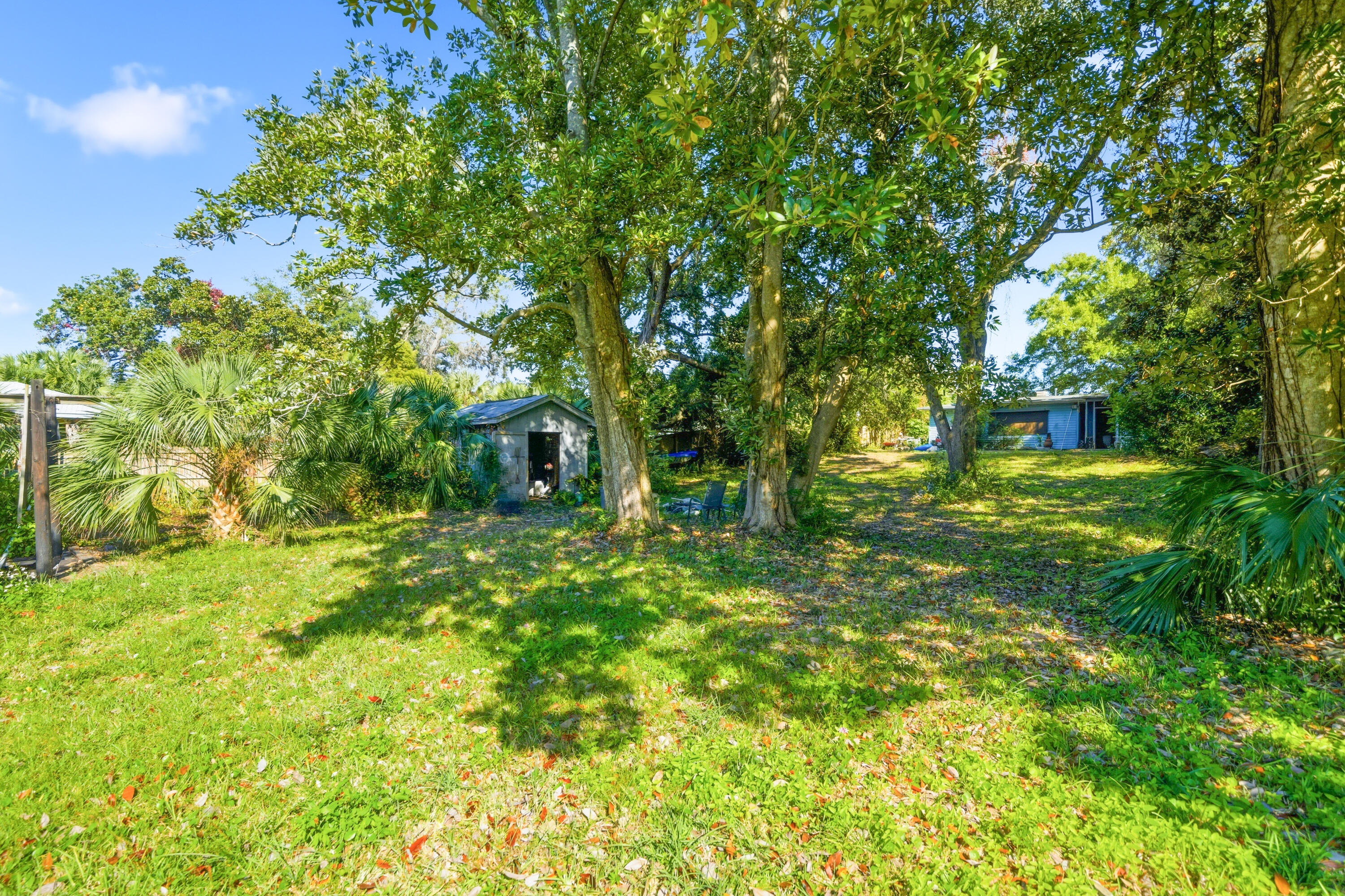 ELLIOTTS POINT - Residential