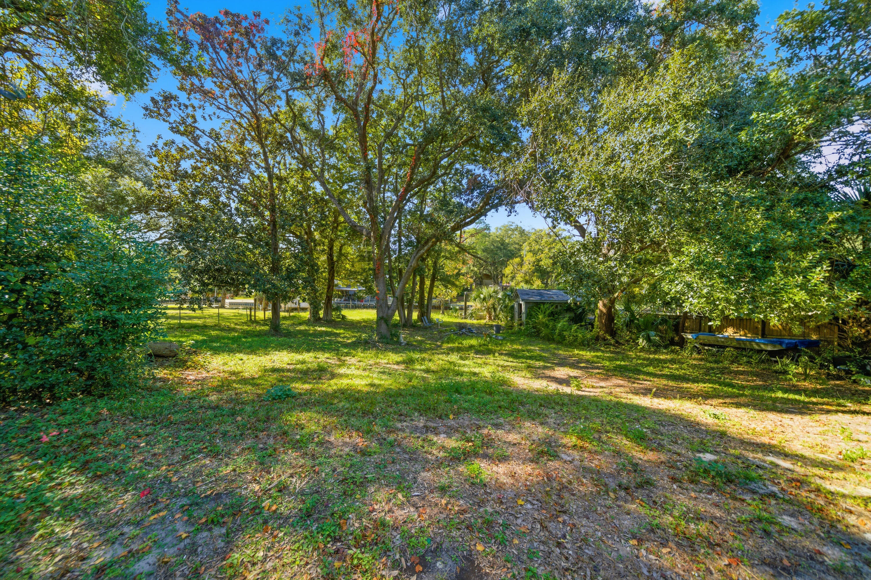 ELLIOTTS POINT - Residential