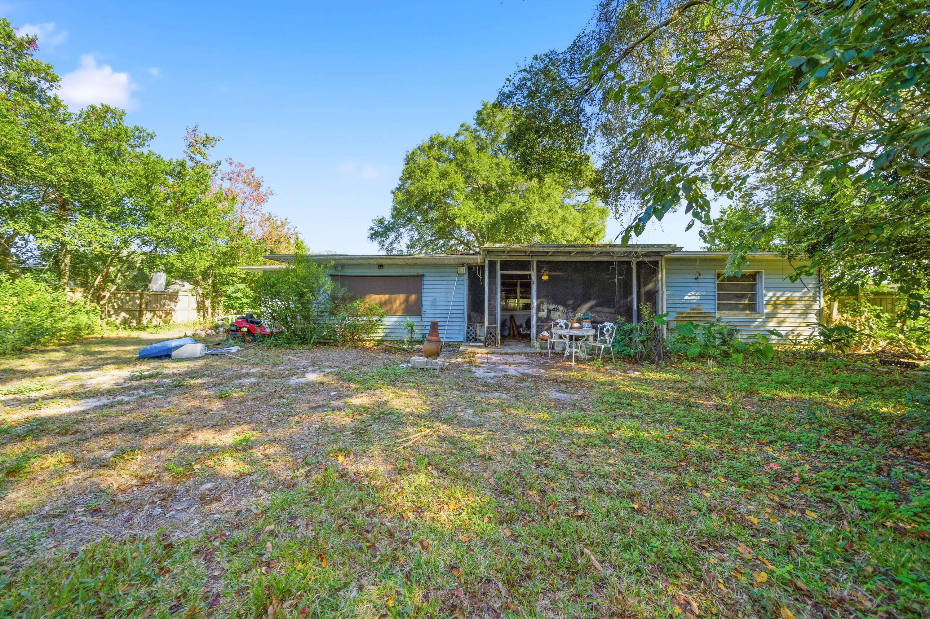 ELLIOTTS POINT - Residential