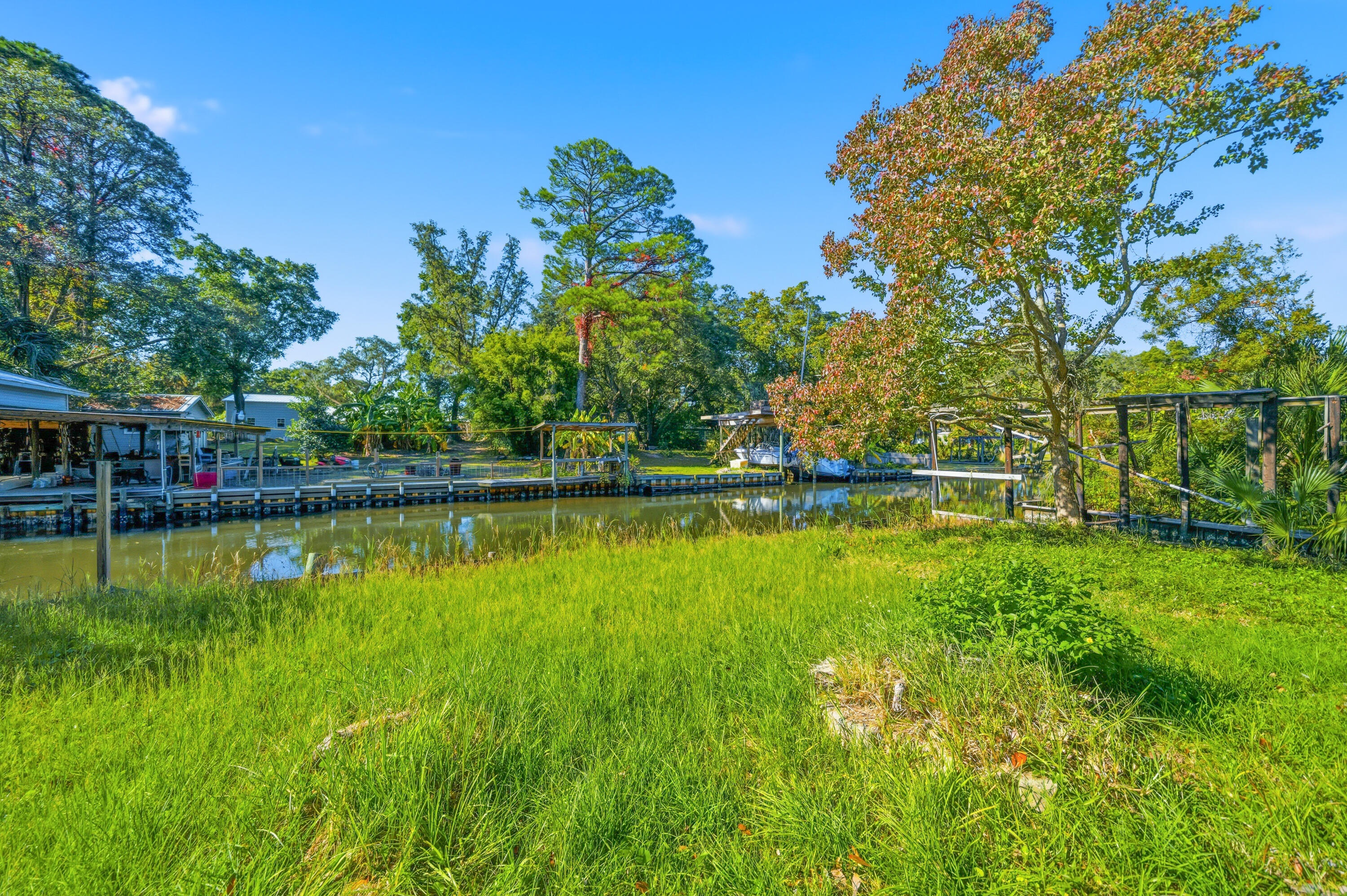 ELLIOTTS POINT - Residential