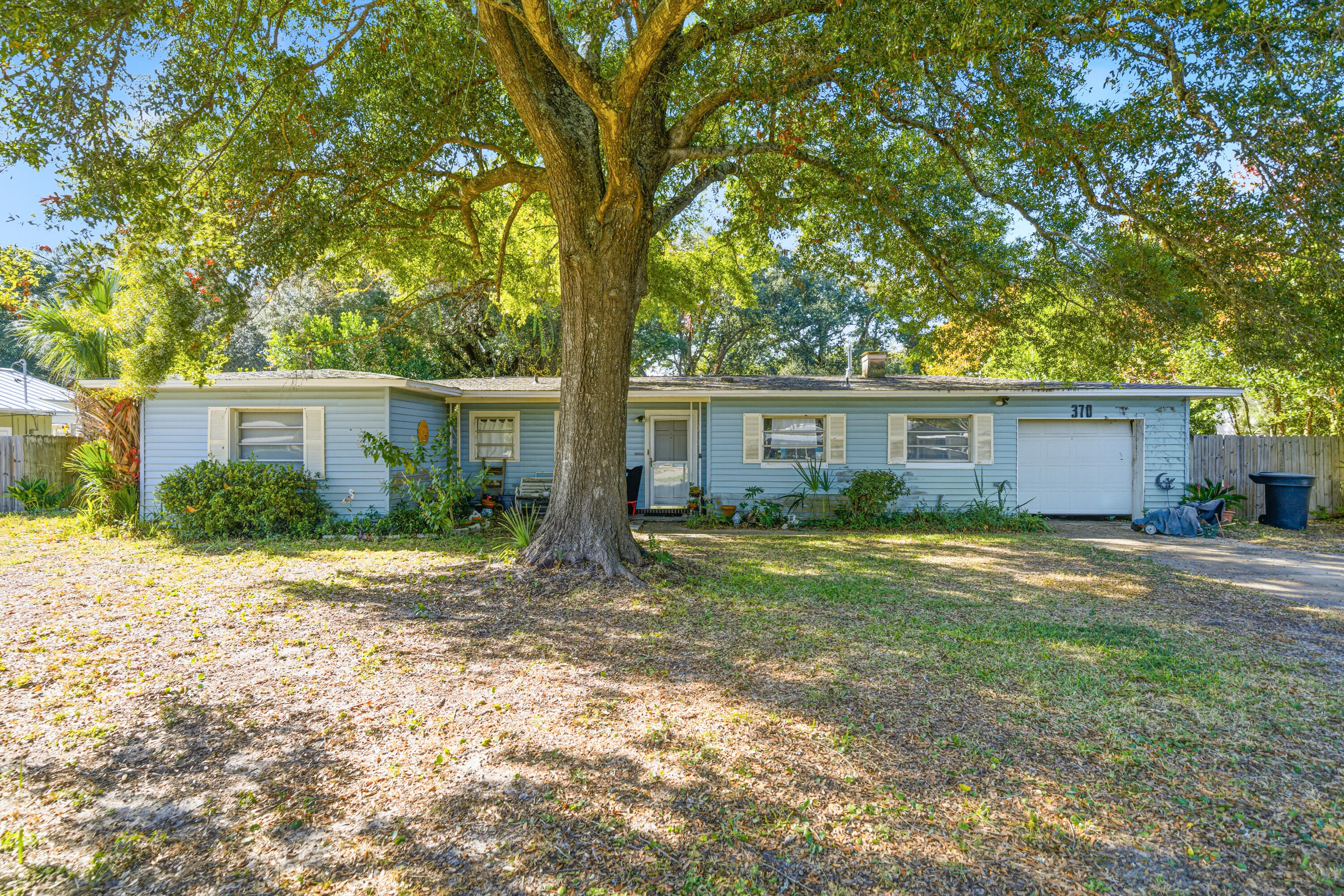 ELLIOTTS POINT - Residential