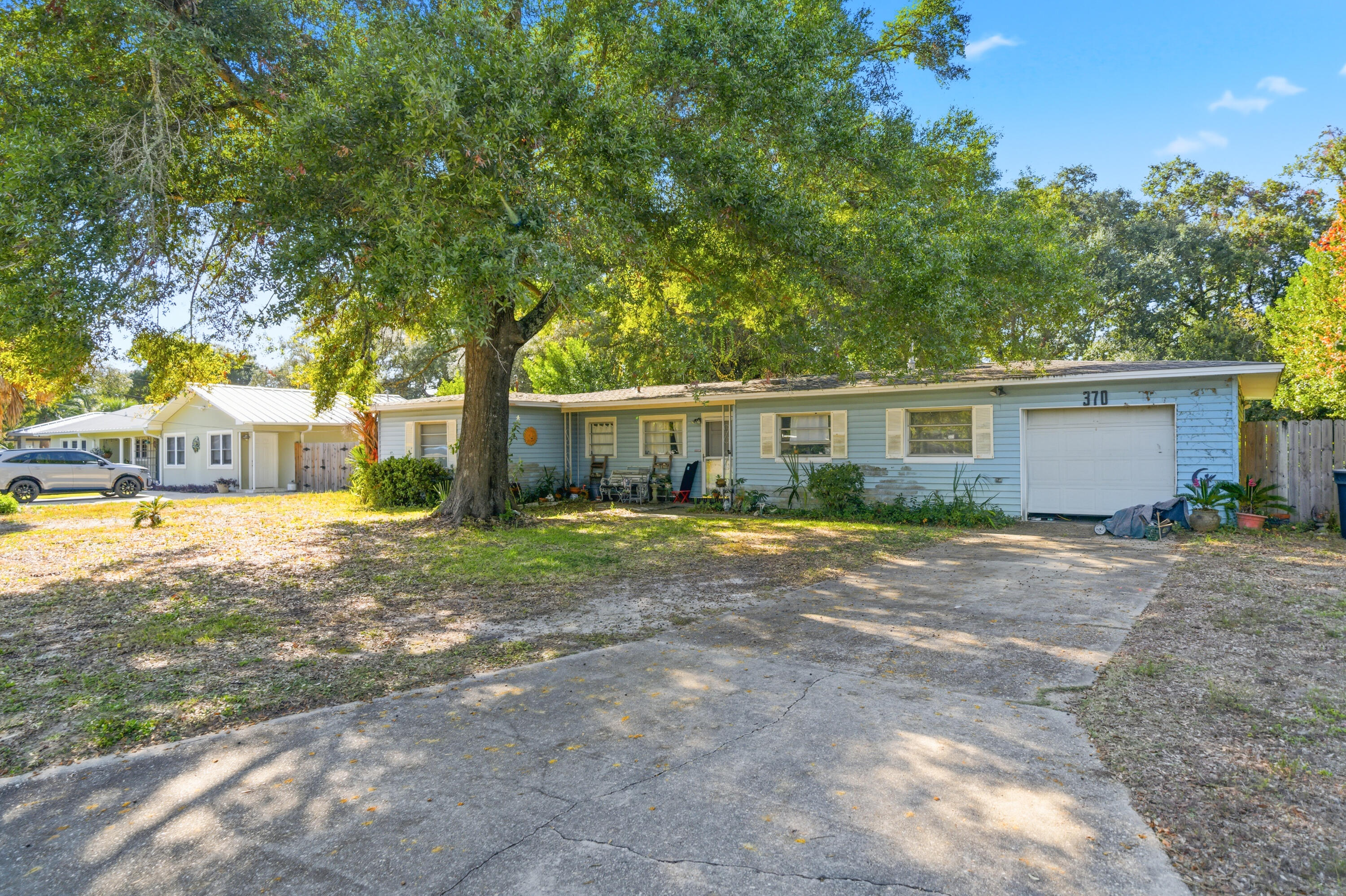 ELLIOTTS POINT - Residential