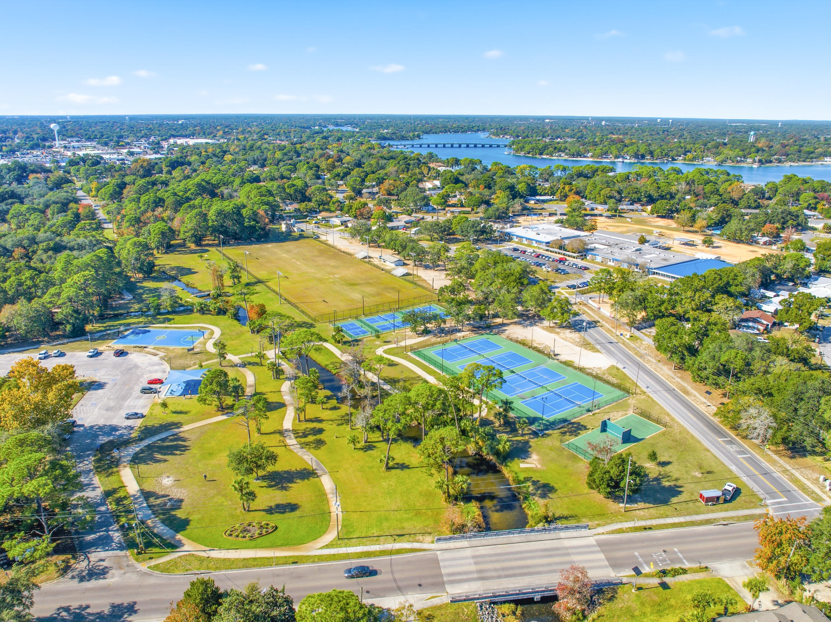 ELLIOTTS POINT - Residential