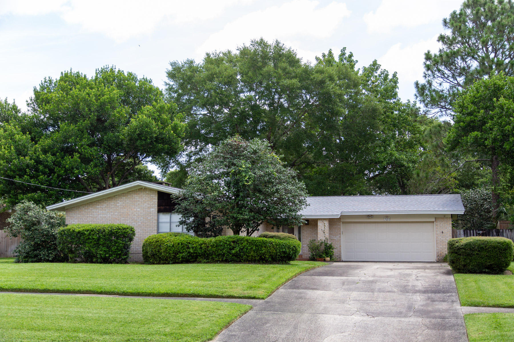 COUNTRY CLUB EST 1ST LOT 2 BLK N - Residential