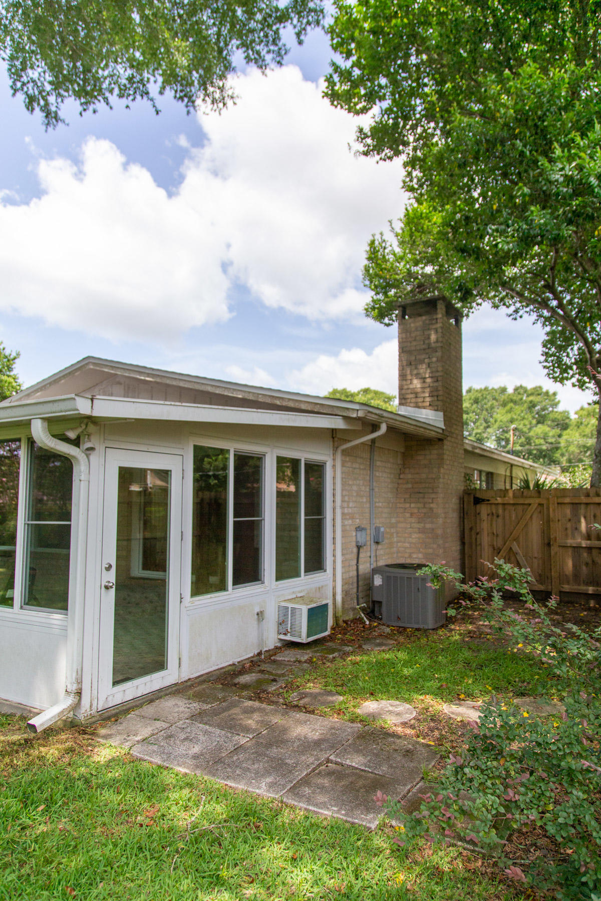 COUNTRY CLUB EST 1ST LOT 2 BLK N - Residential