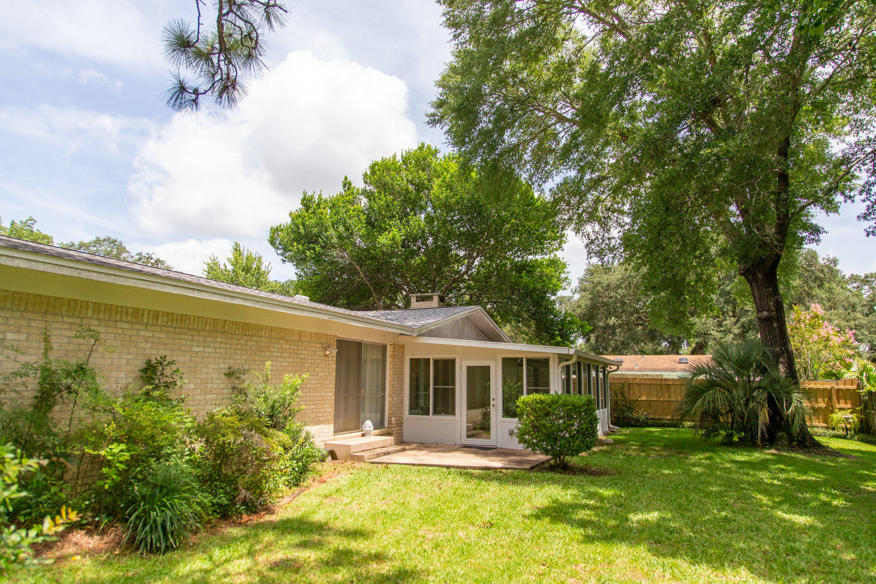 COUNTRY CLUB EST 1ST LOT 2 BLK N - Residential