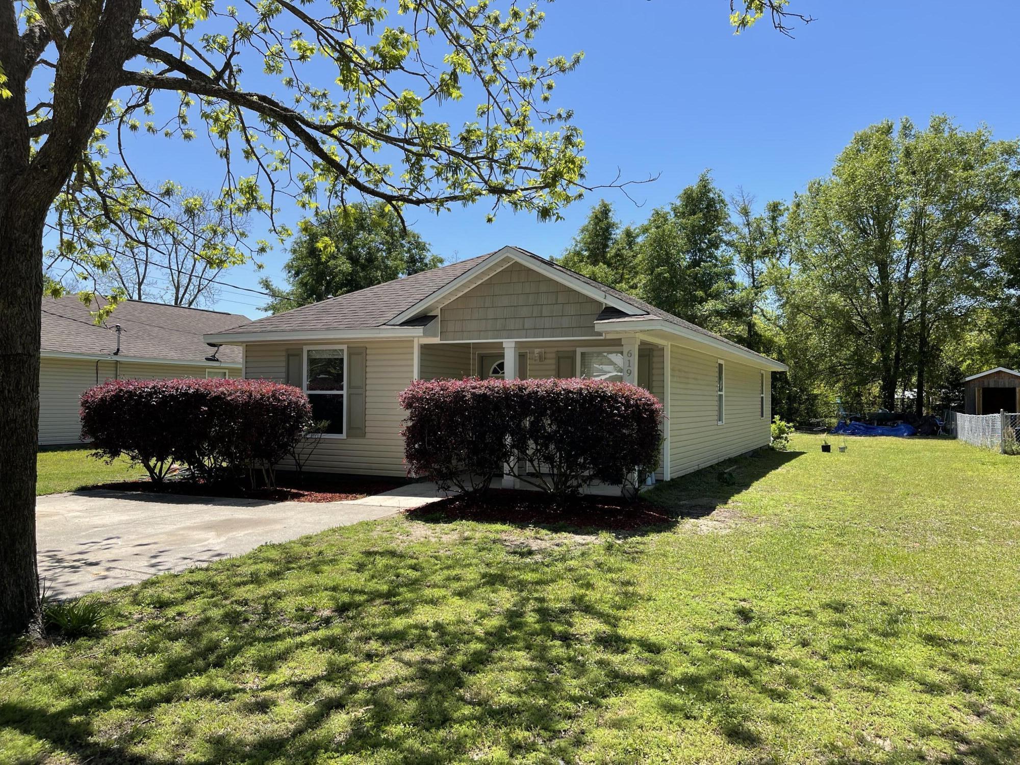 TOWN OF DEFUNIAK SPRINGS - Residential