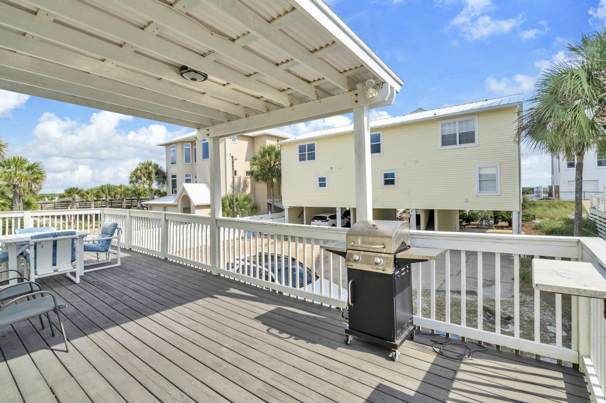 SHORELINE T/H - Residential