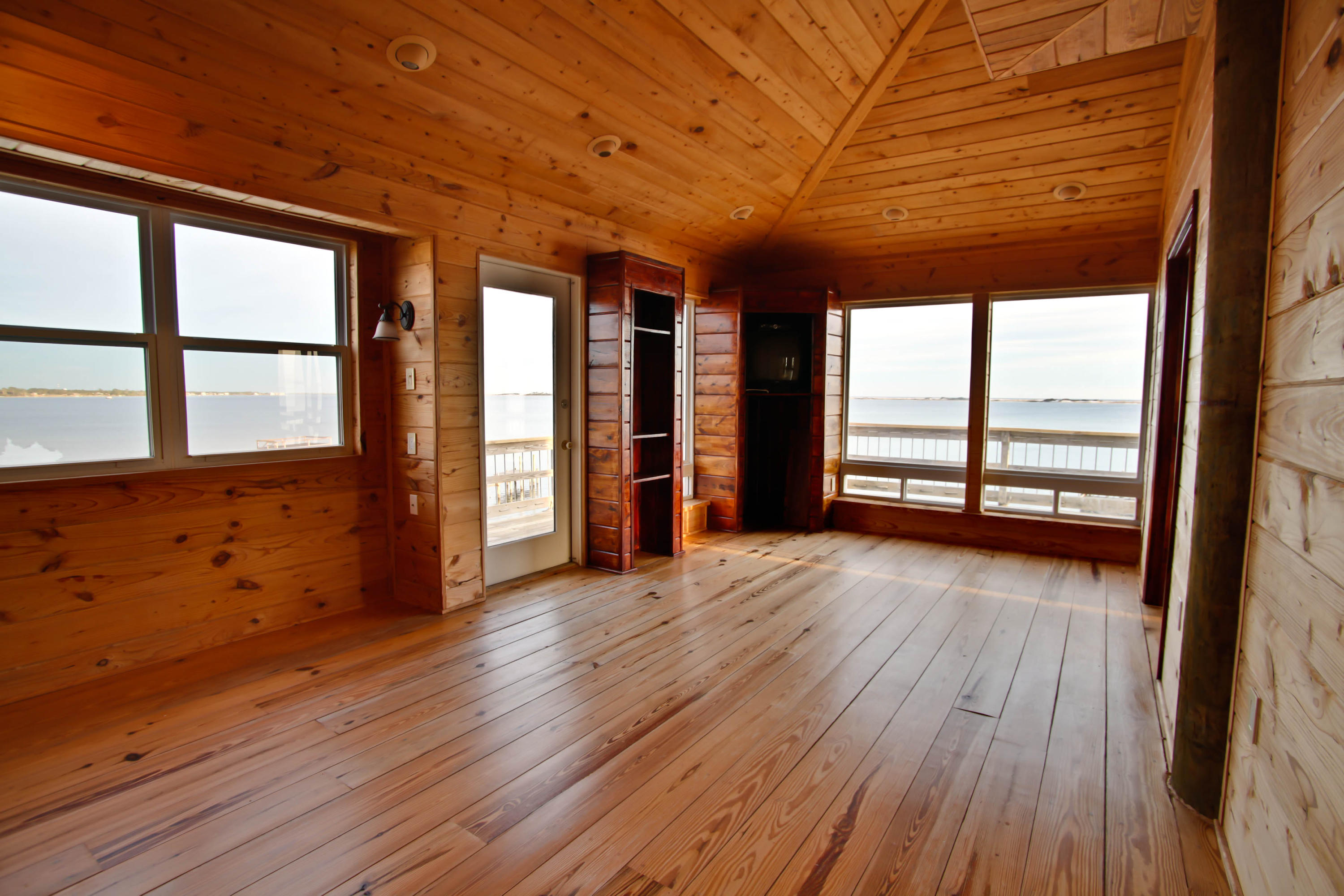 BISCAYNE POINTE - Residential