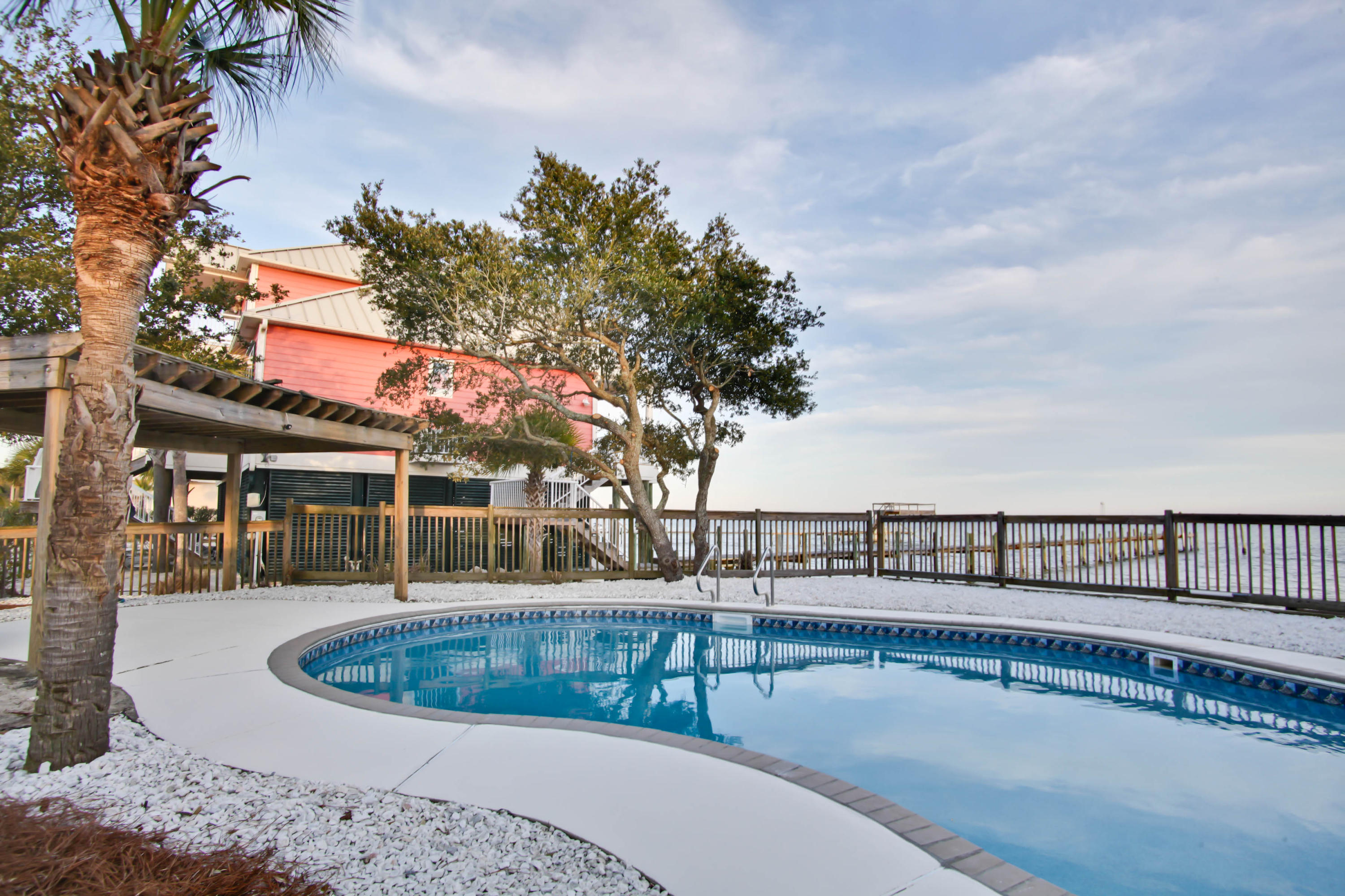 BISCAYNE POINTE - Residential