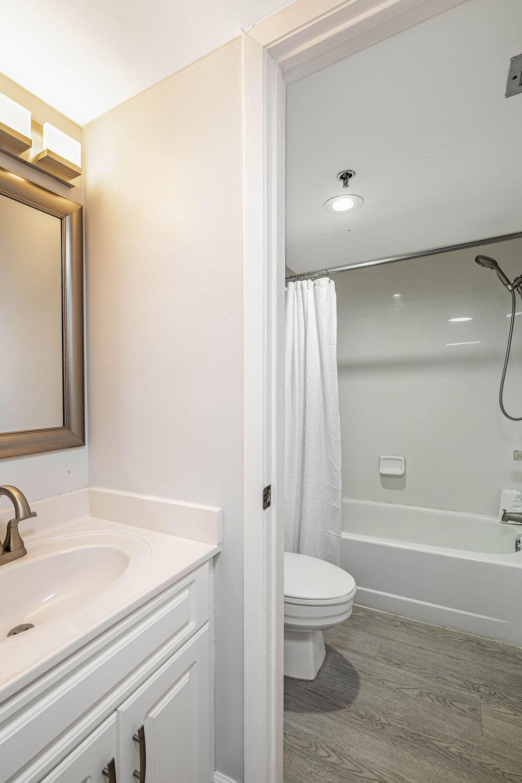 SUNDESTIN INTERNATIONAL CONDO - Residential