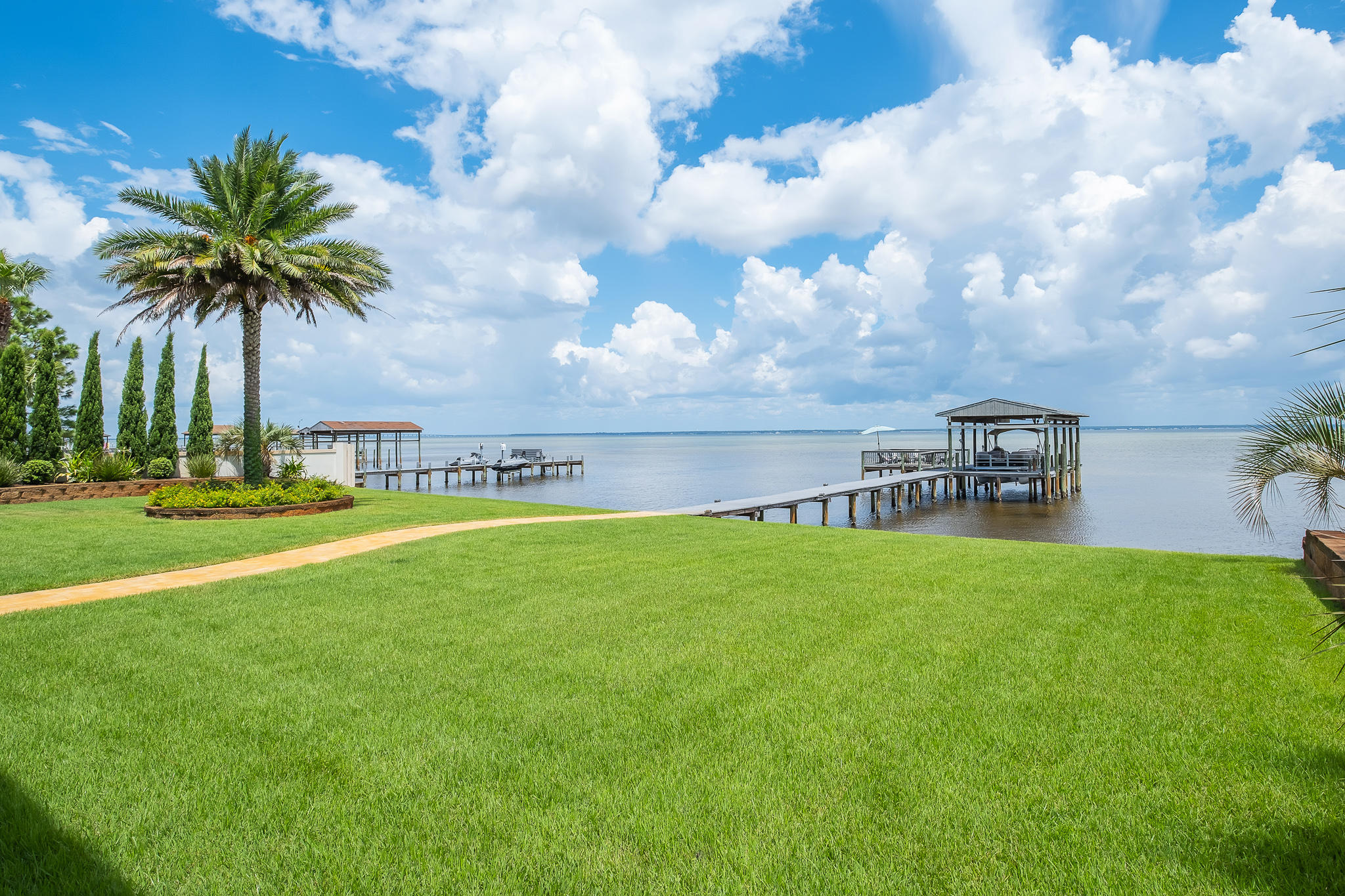 HOLIDAY SHORES ESTATES - Residential