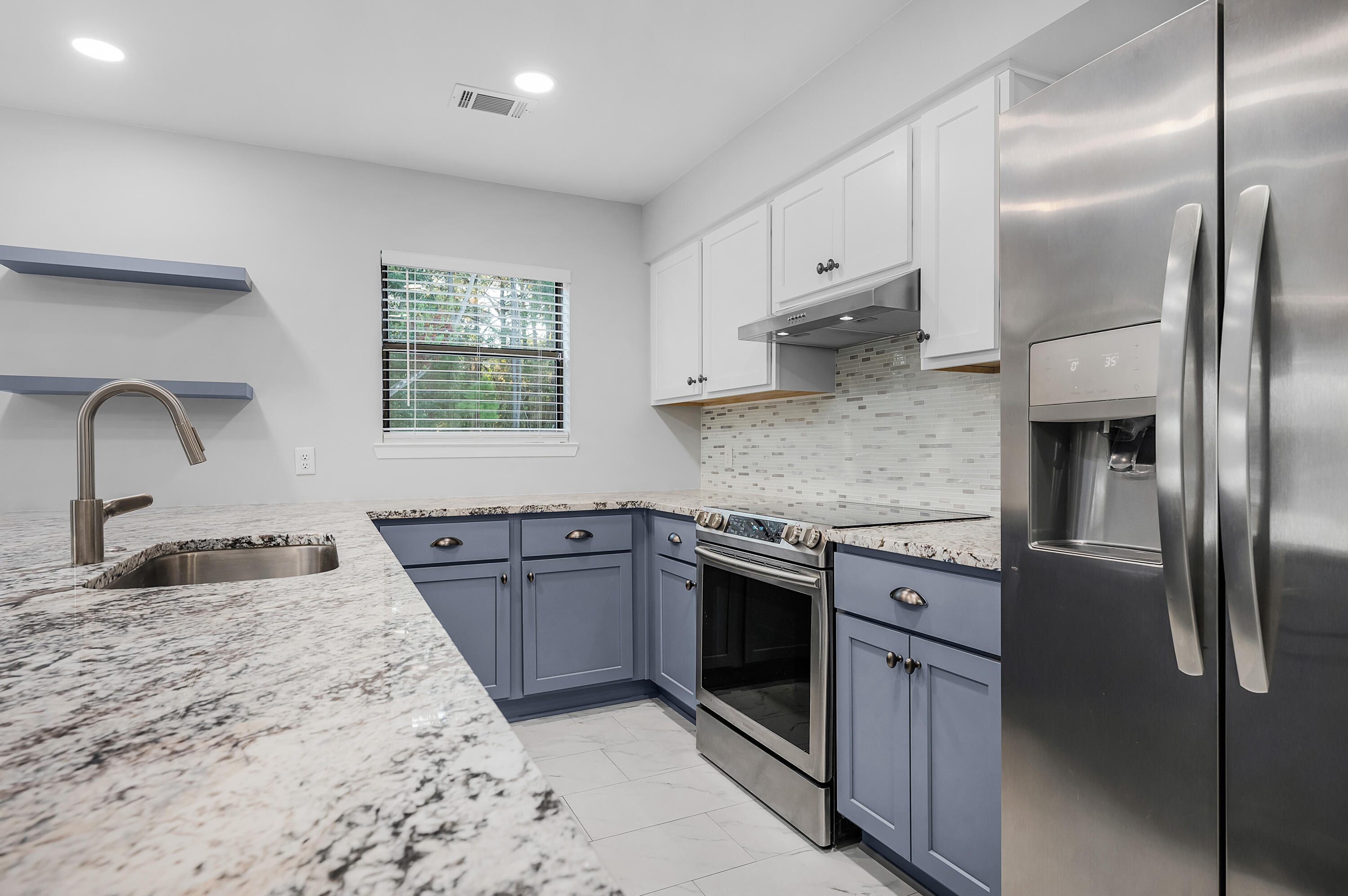 LA MAR WEST T/H PH 2 - Residential