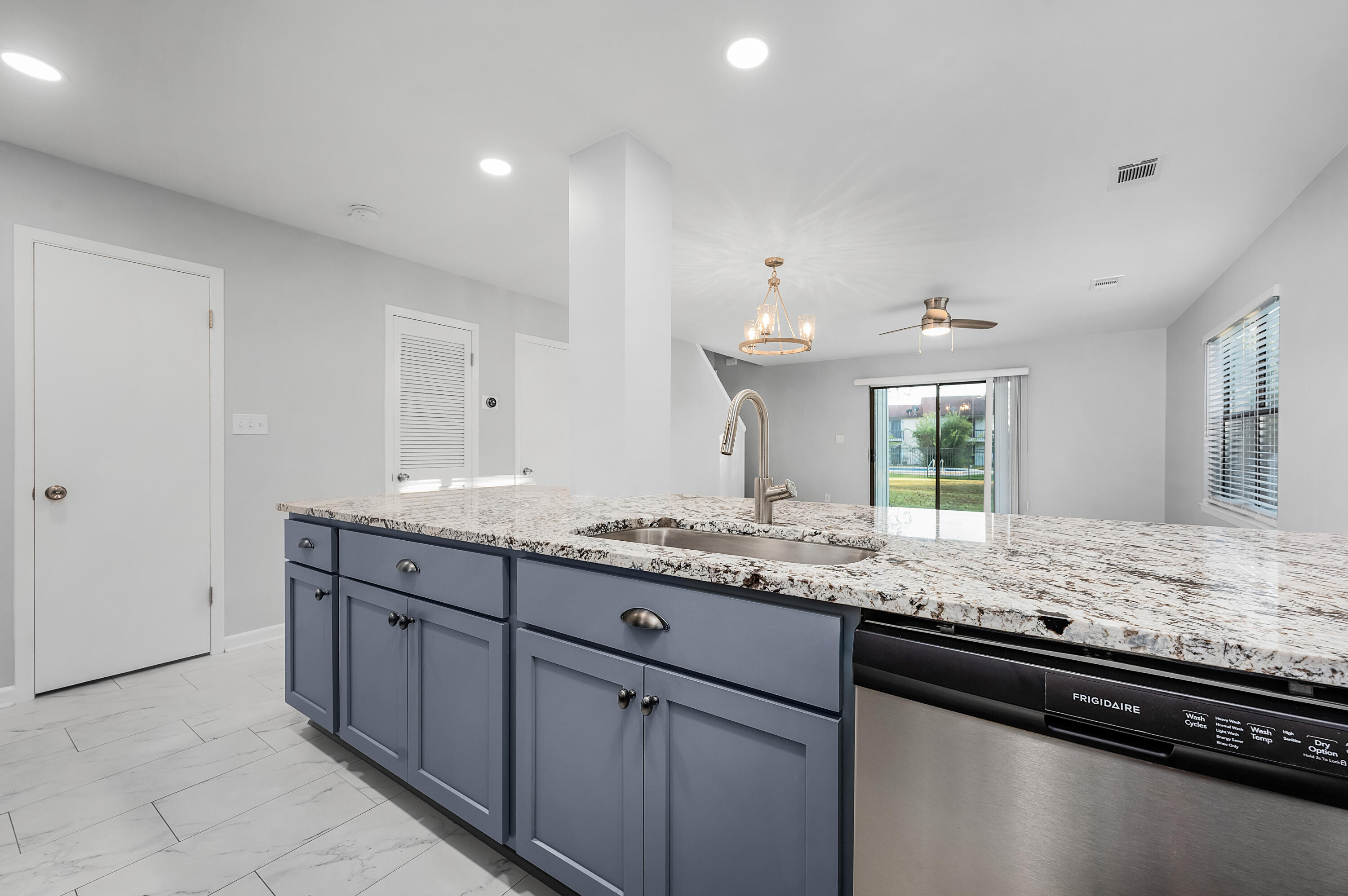 LA MAR WEST T/H PH 2 - Residential