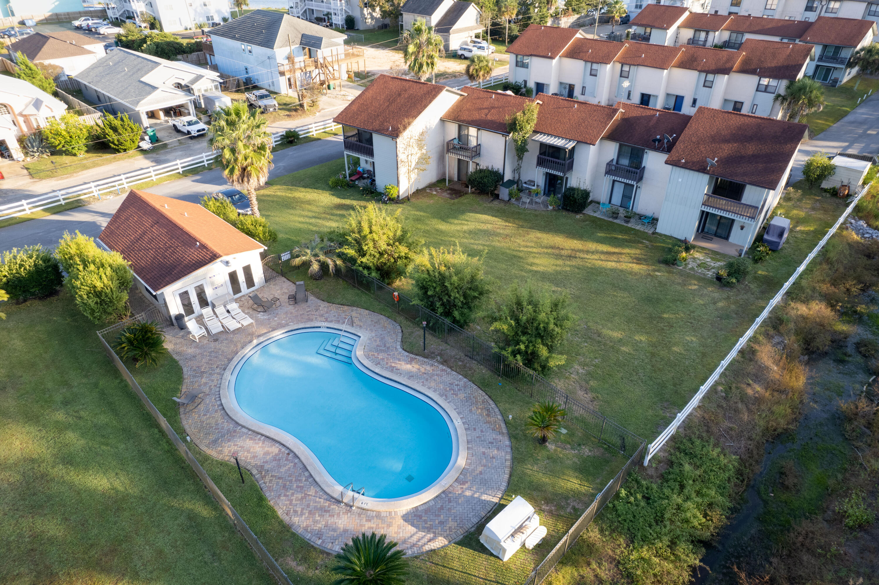 LA MAR WEST T/H PH 2 - Residential