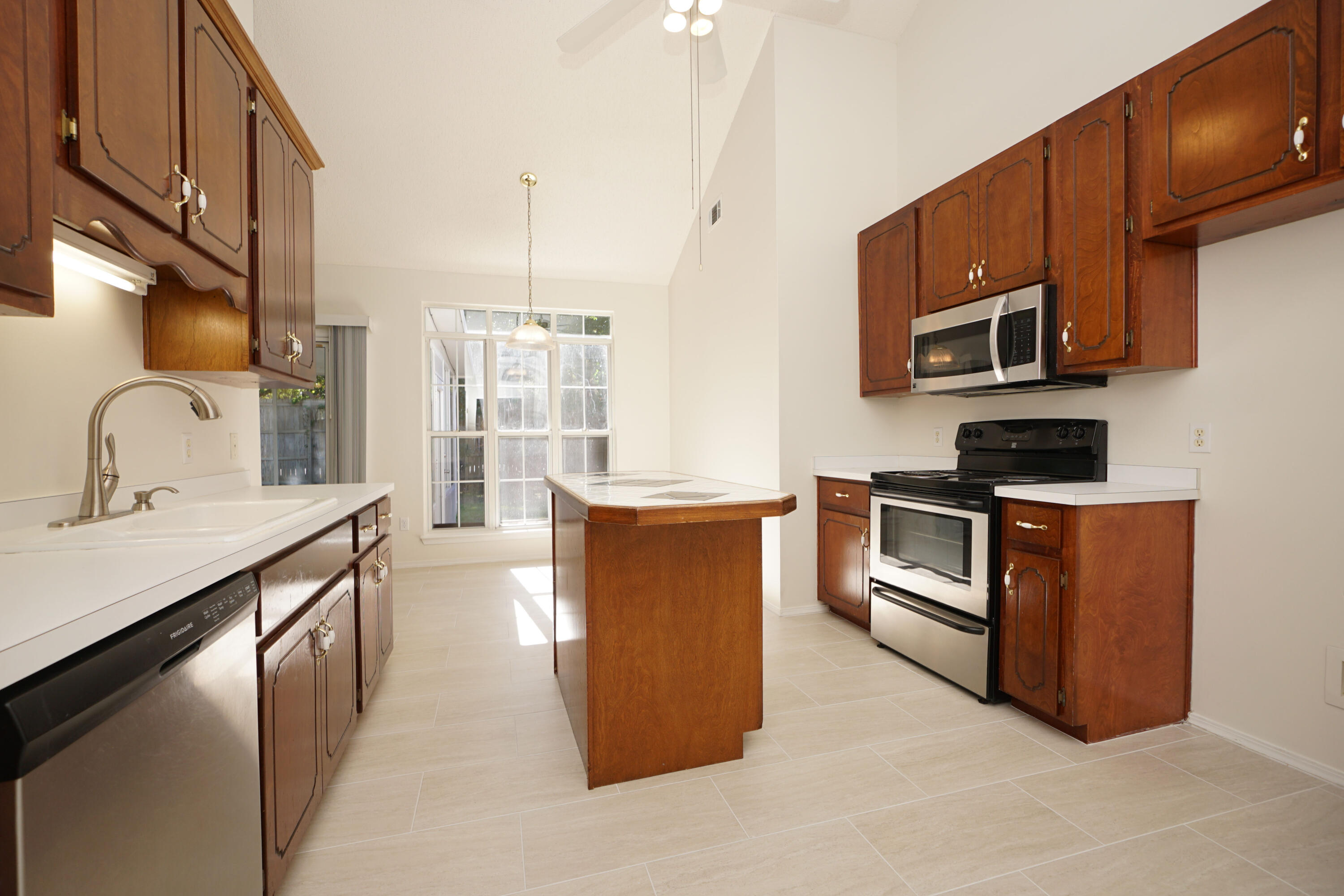 PARKWOOD SQUARE PH 2 - Residential