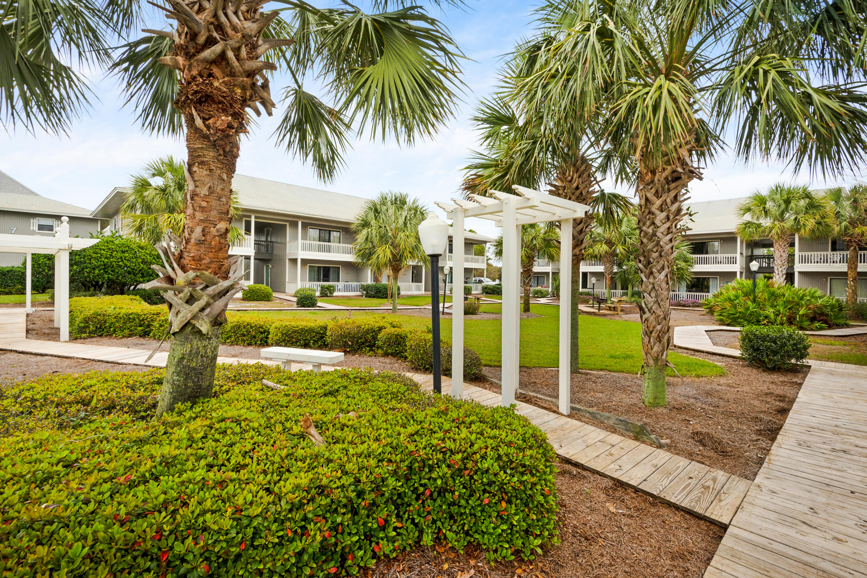 BEACHWOOD VILLAS CONDO - Residential
