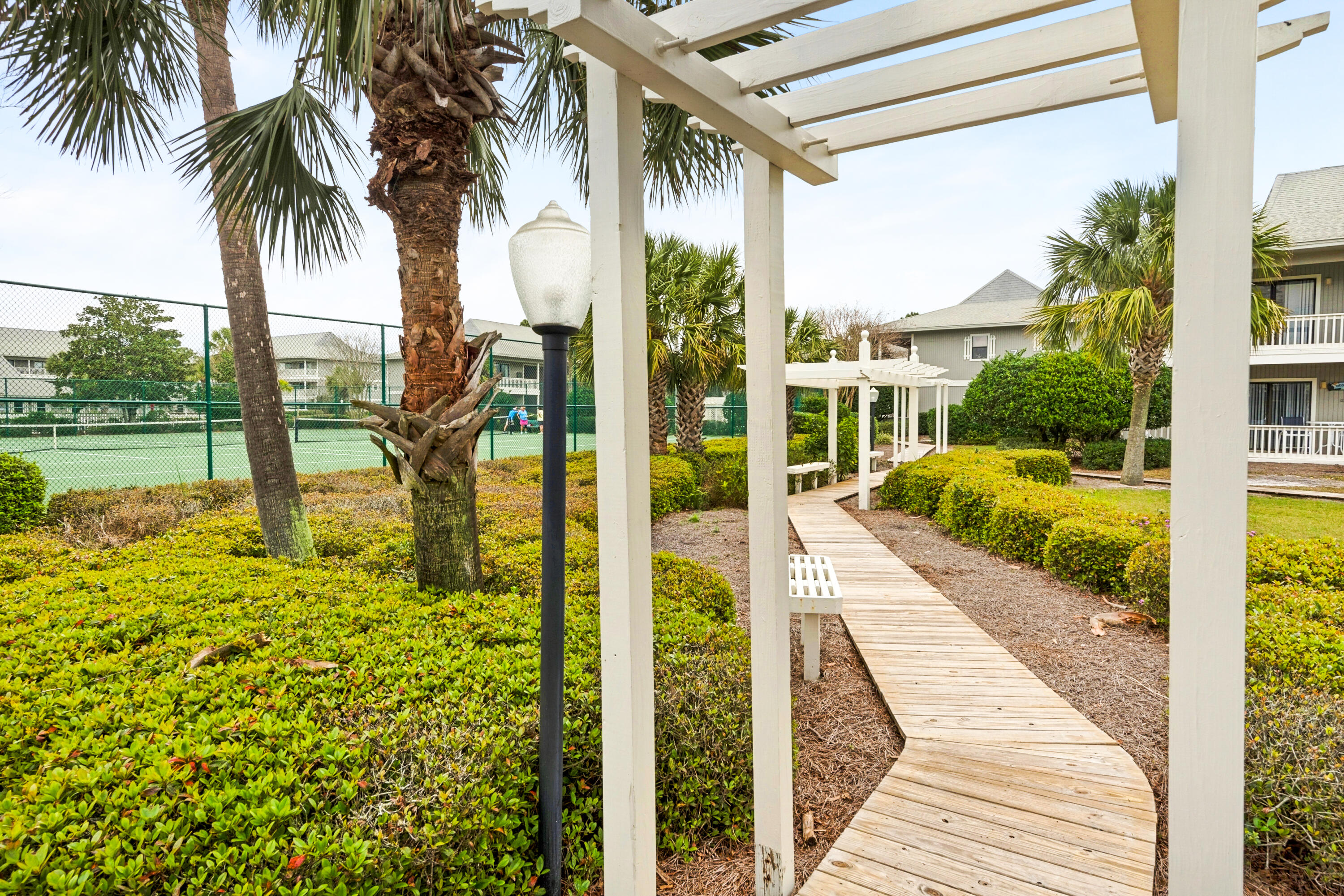 BEACHWOOD VILLAS CONDO - Residential